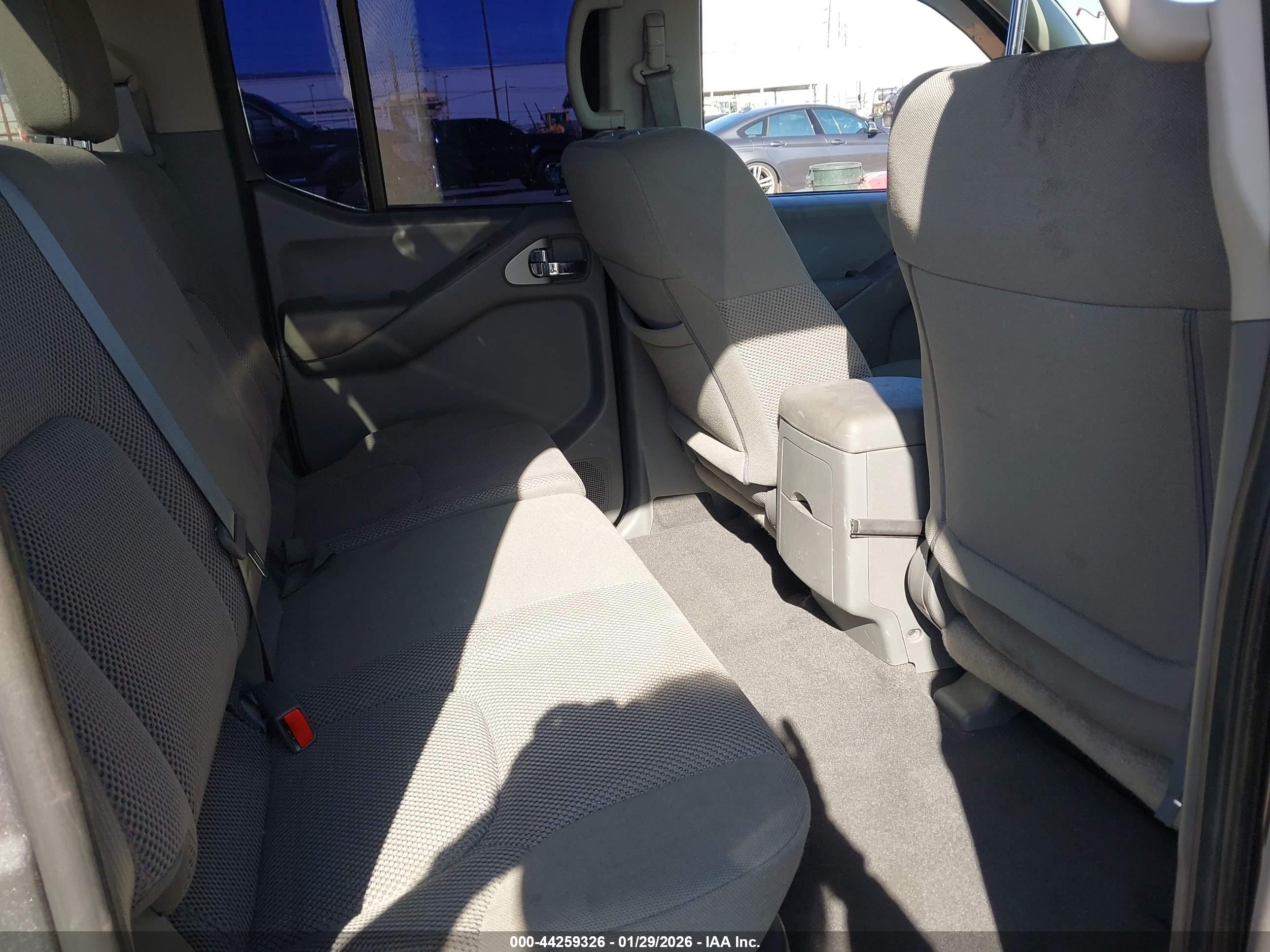 NISSAN FRONTIER image 8