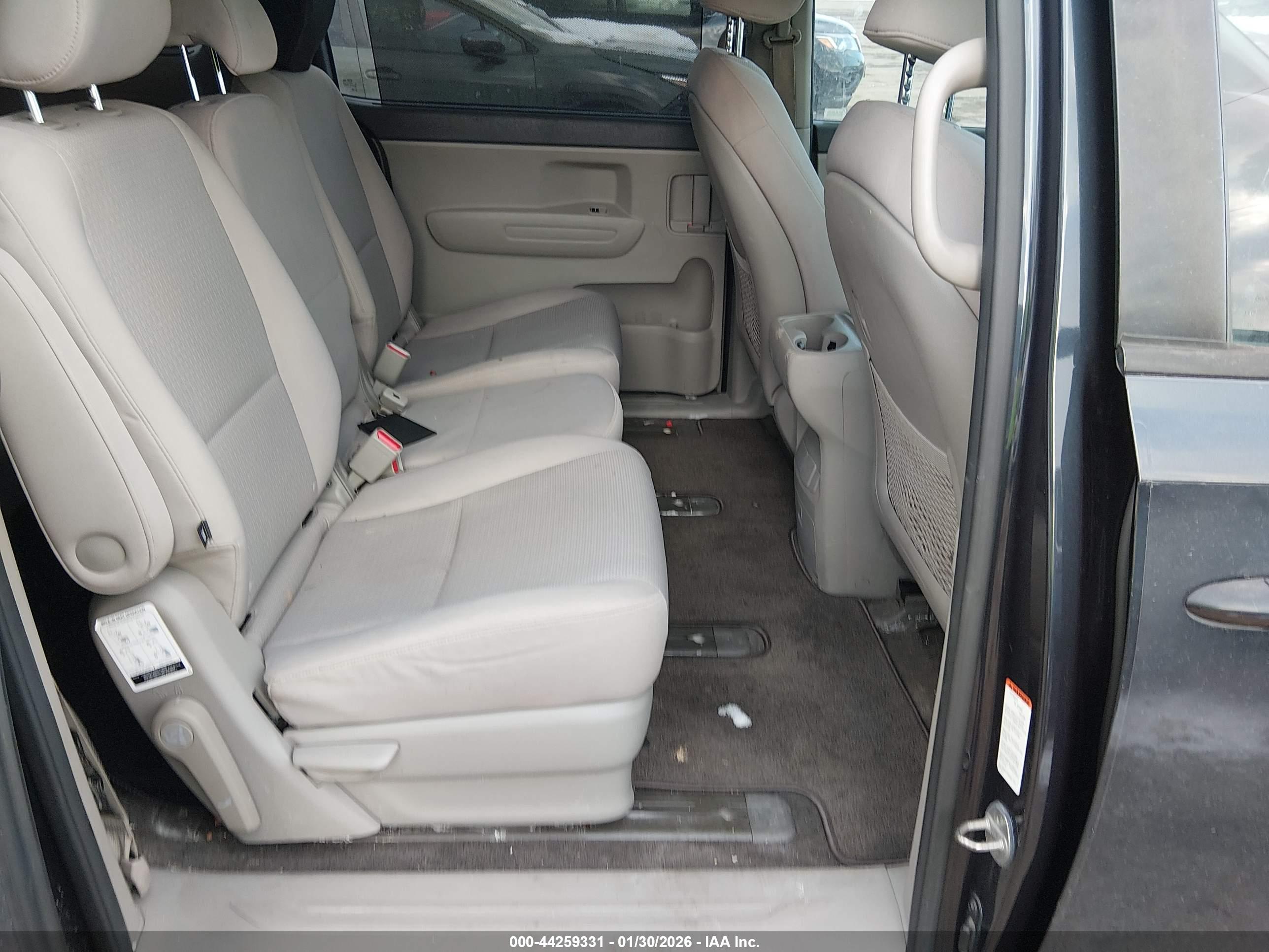 KIA SEDONA image 8