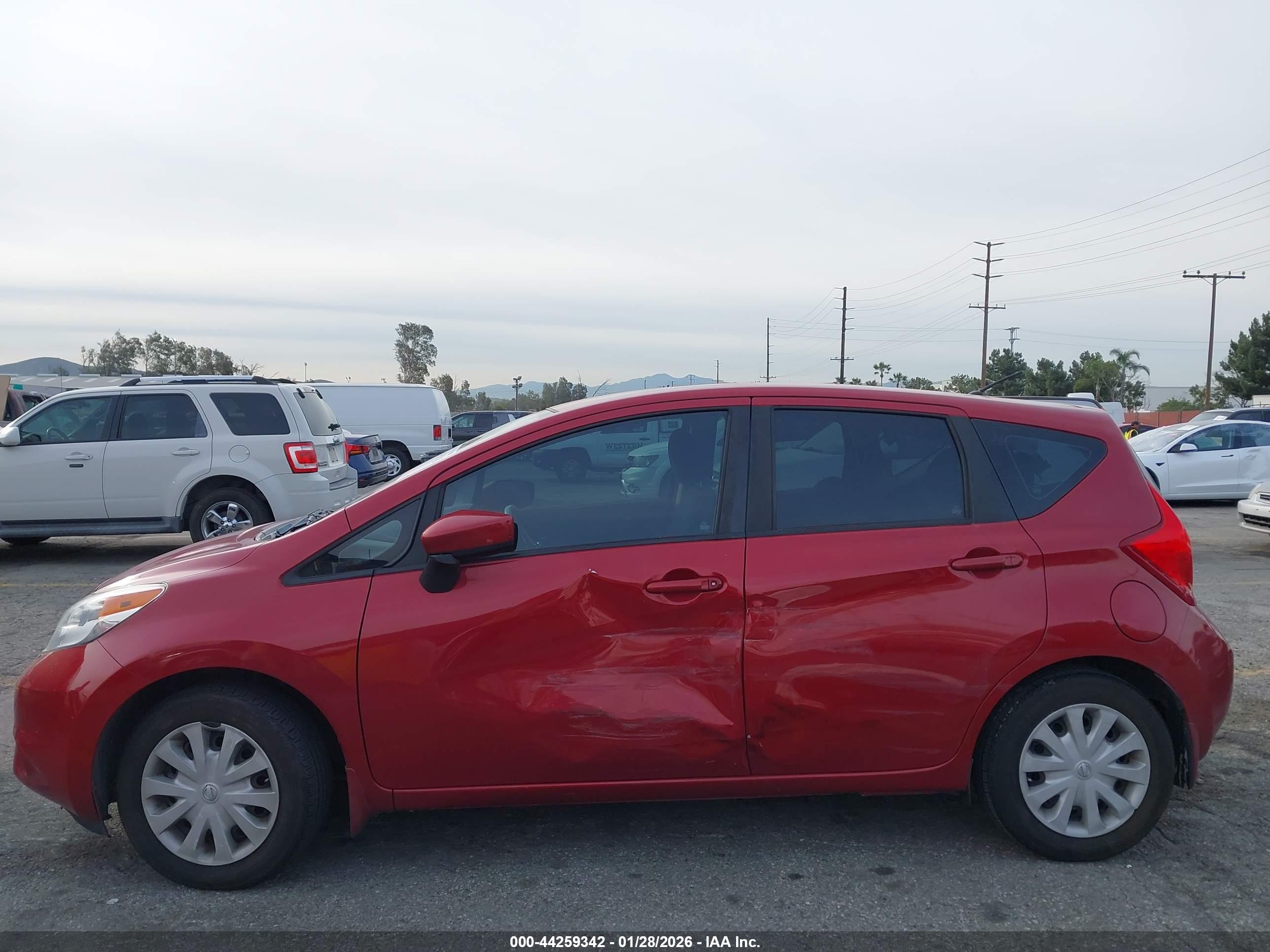 NISSAN VERSA image 6