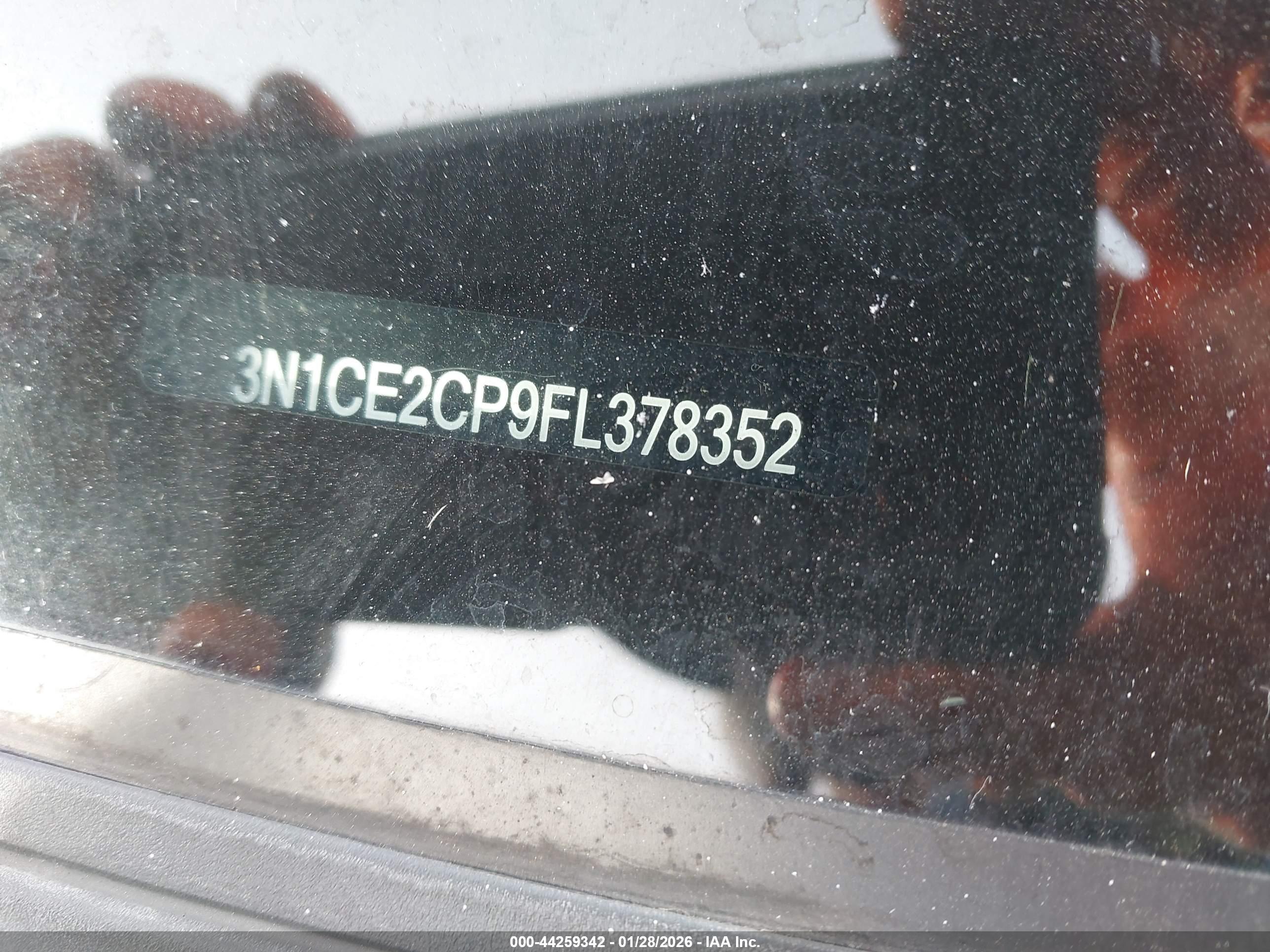 NISSAN VERSA image 9