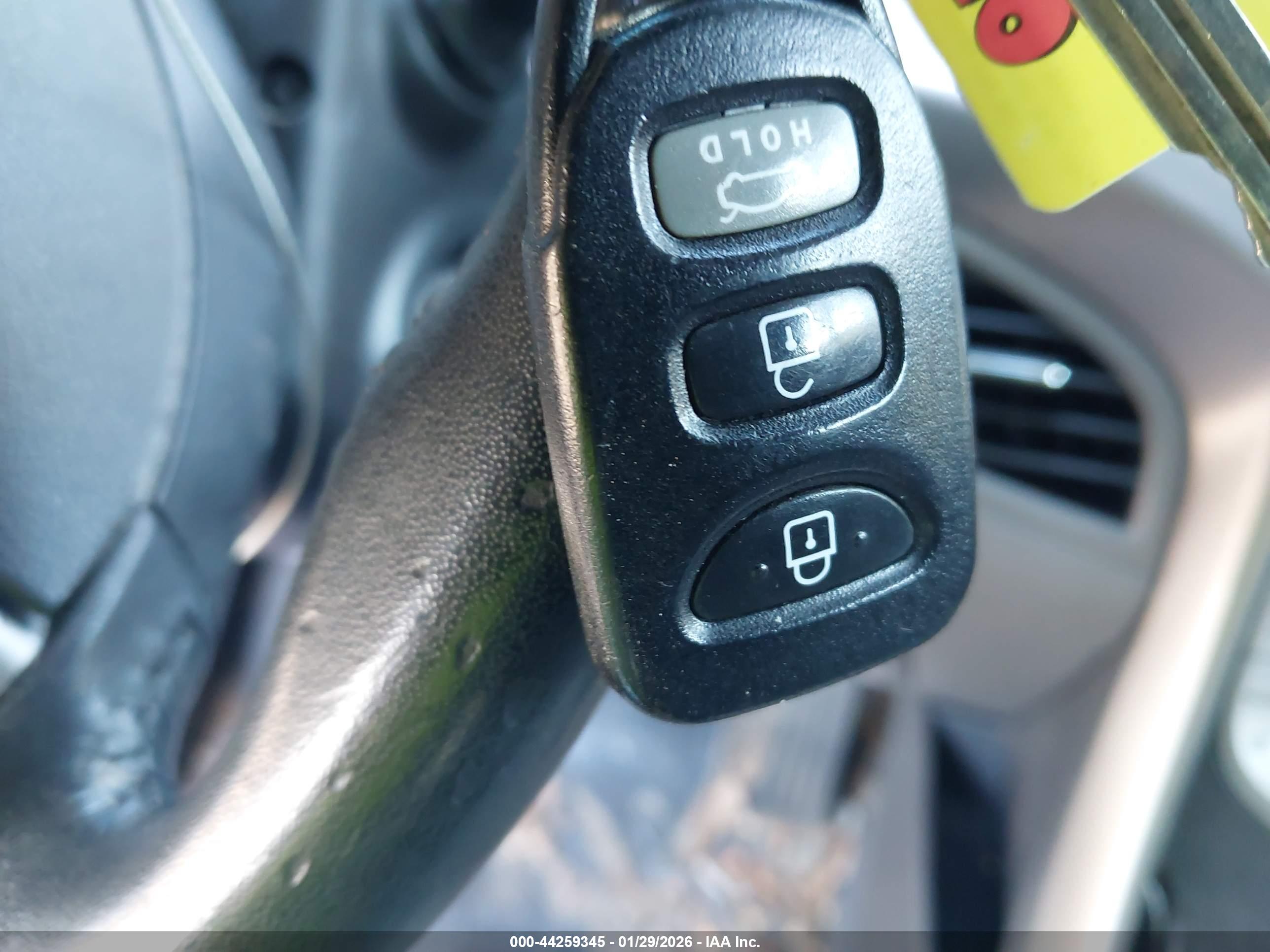 HYUNDAI ELANTRA image 11