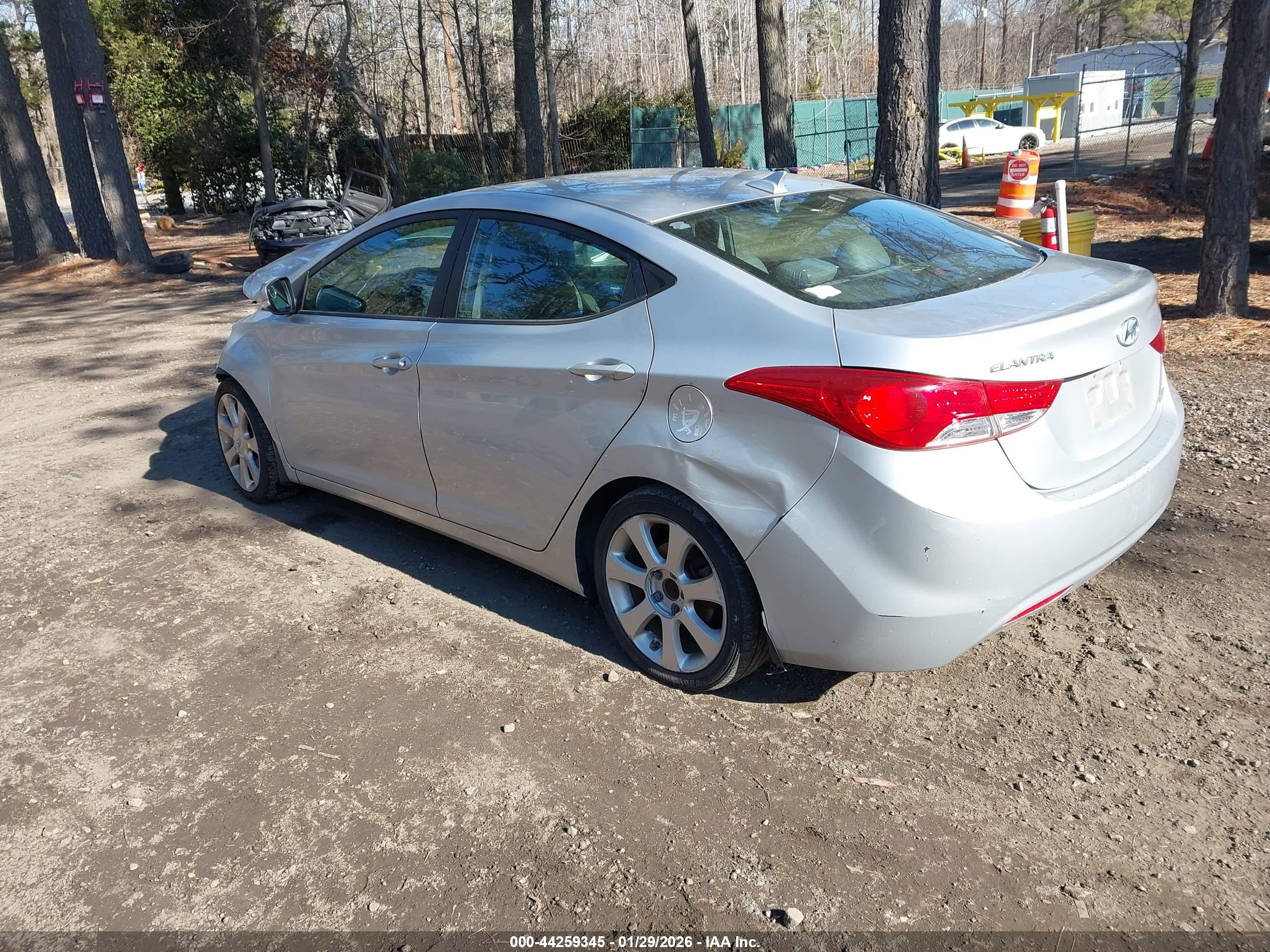 HYUNDAI ELANTRA image 3