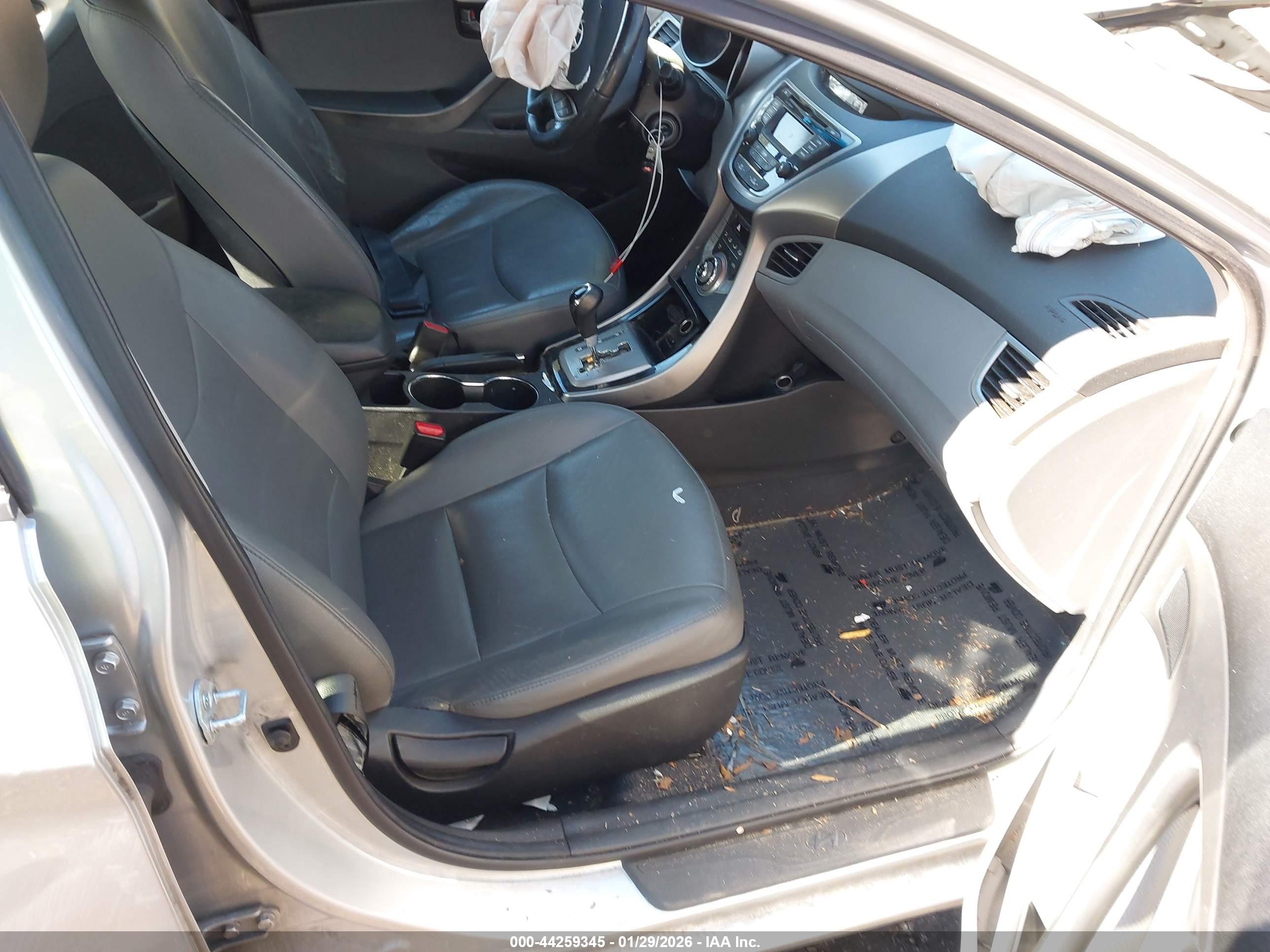 HYUNDAI ELANTRA image 5