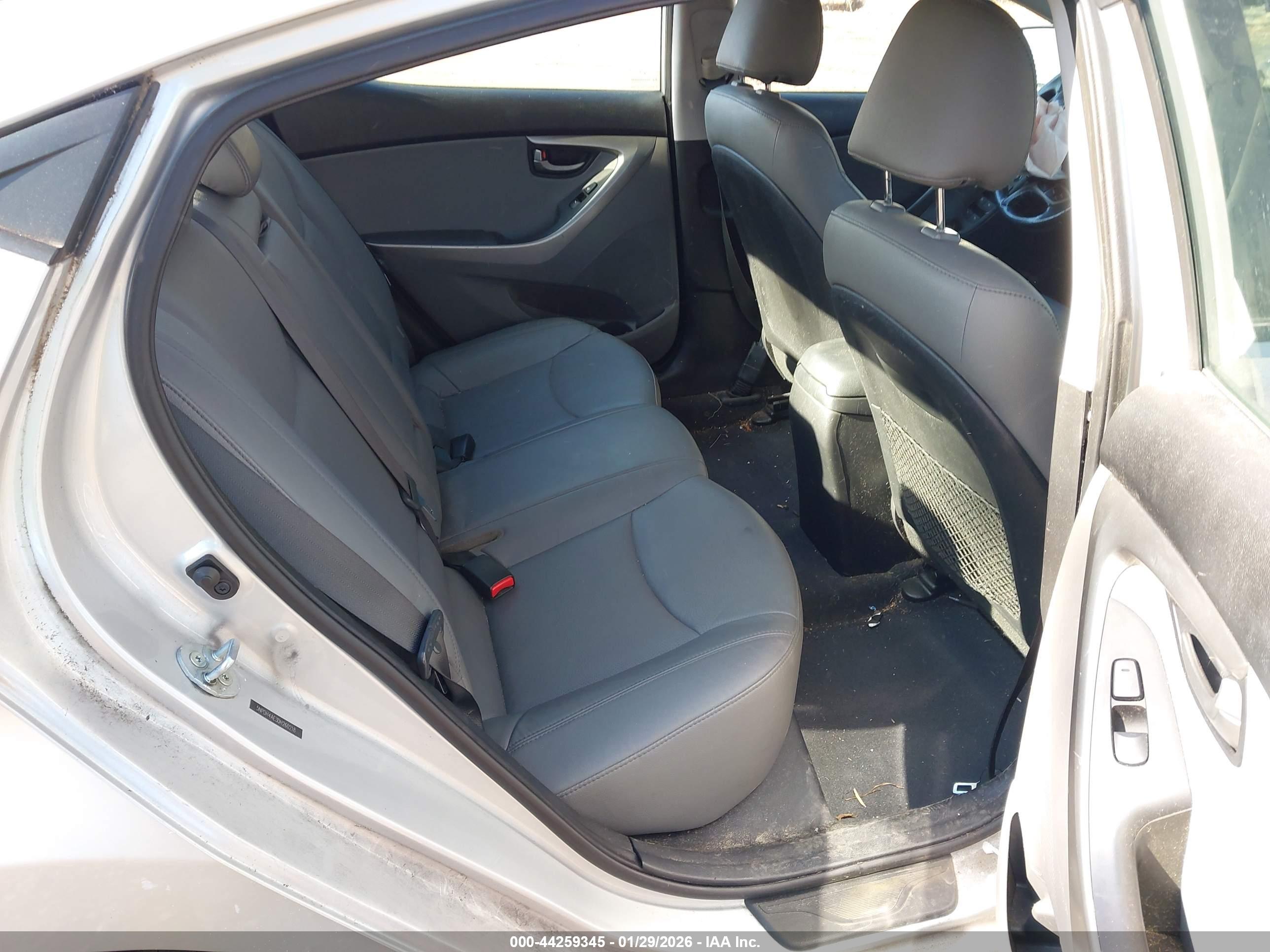 HYUNDAI ELANTRA image 8