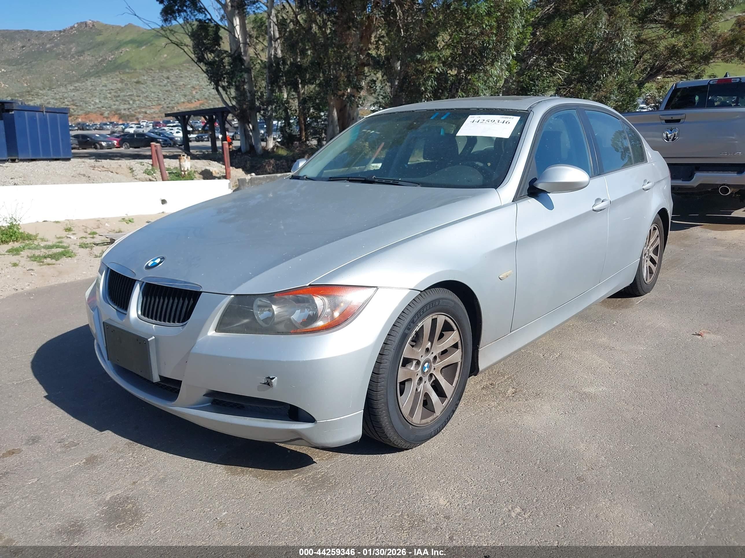 BMW 325I image 2