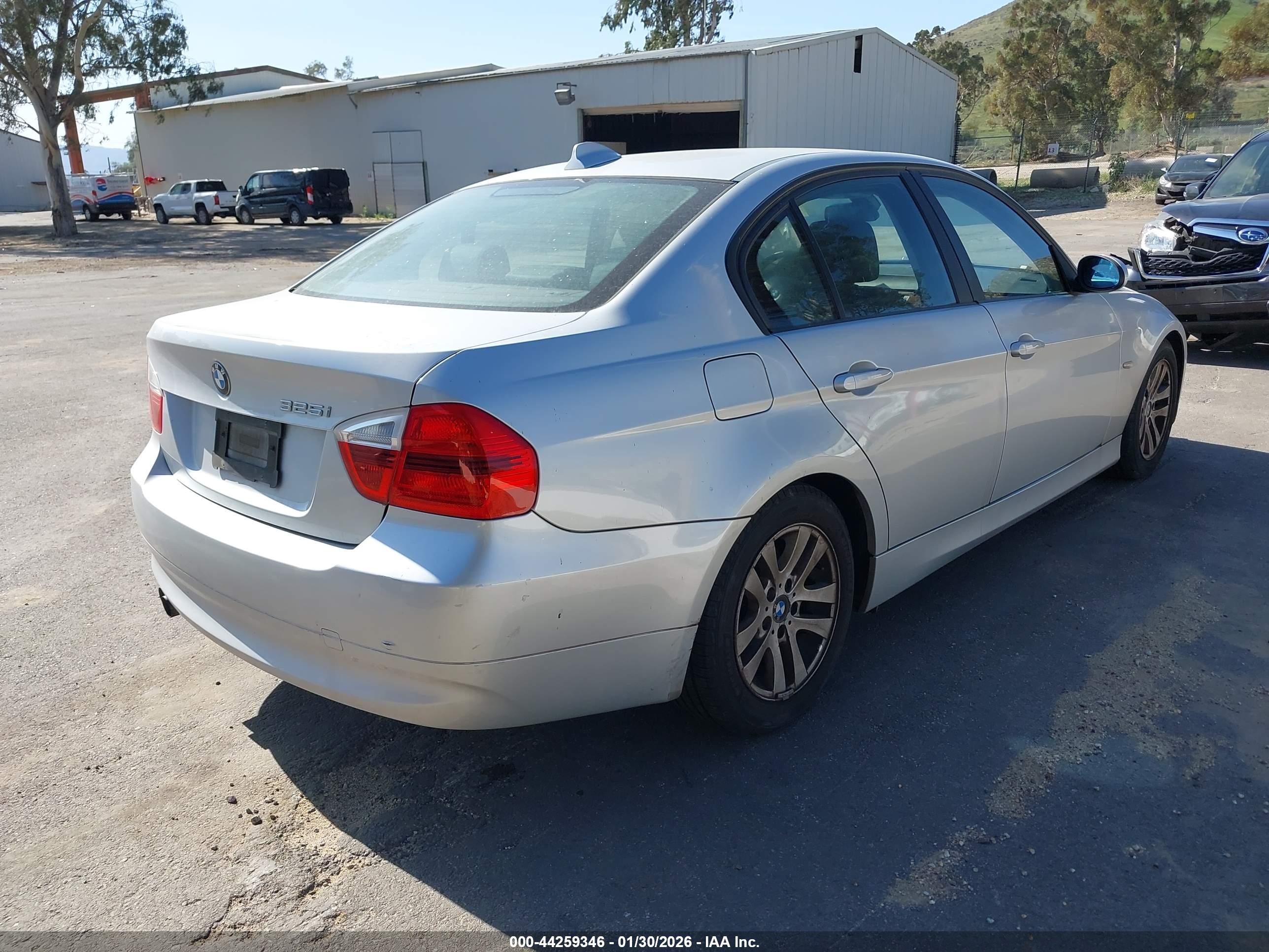 BMW 325I image 4