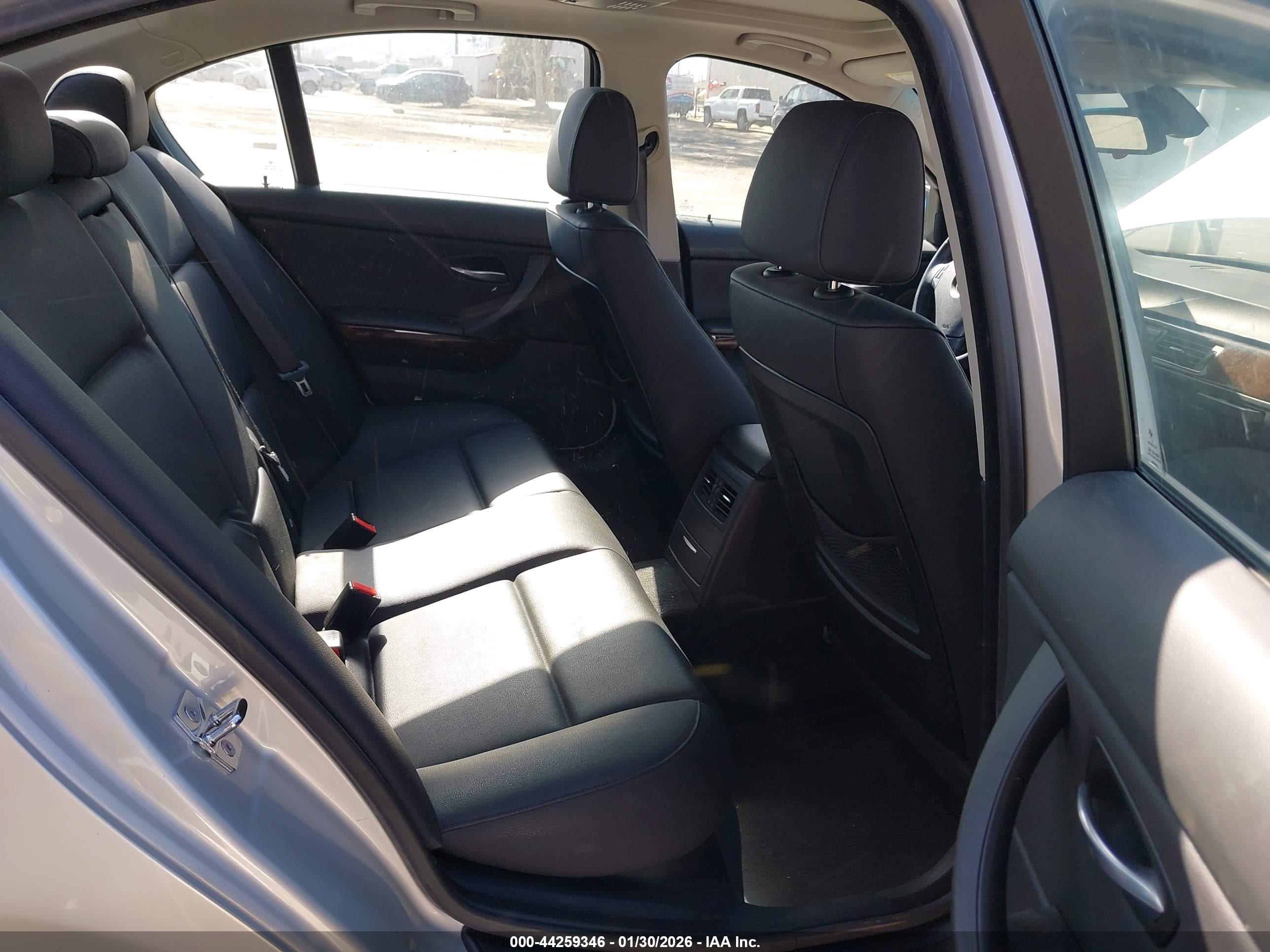 BMW 325I image 8