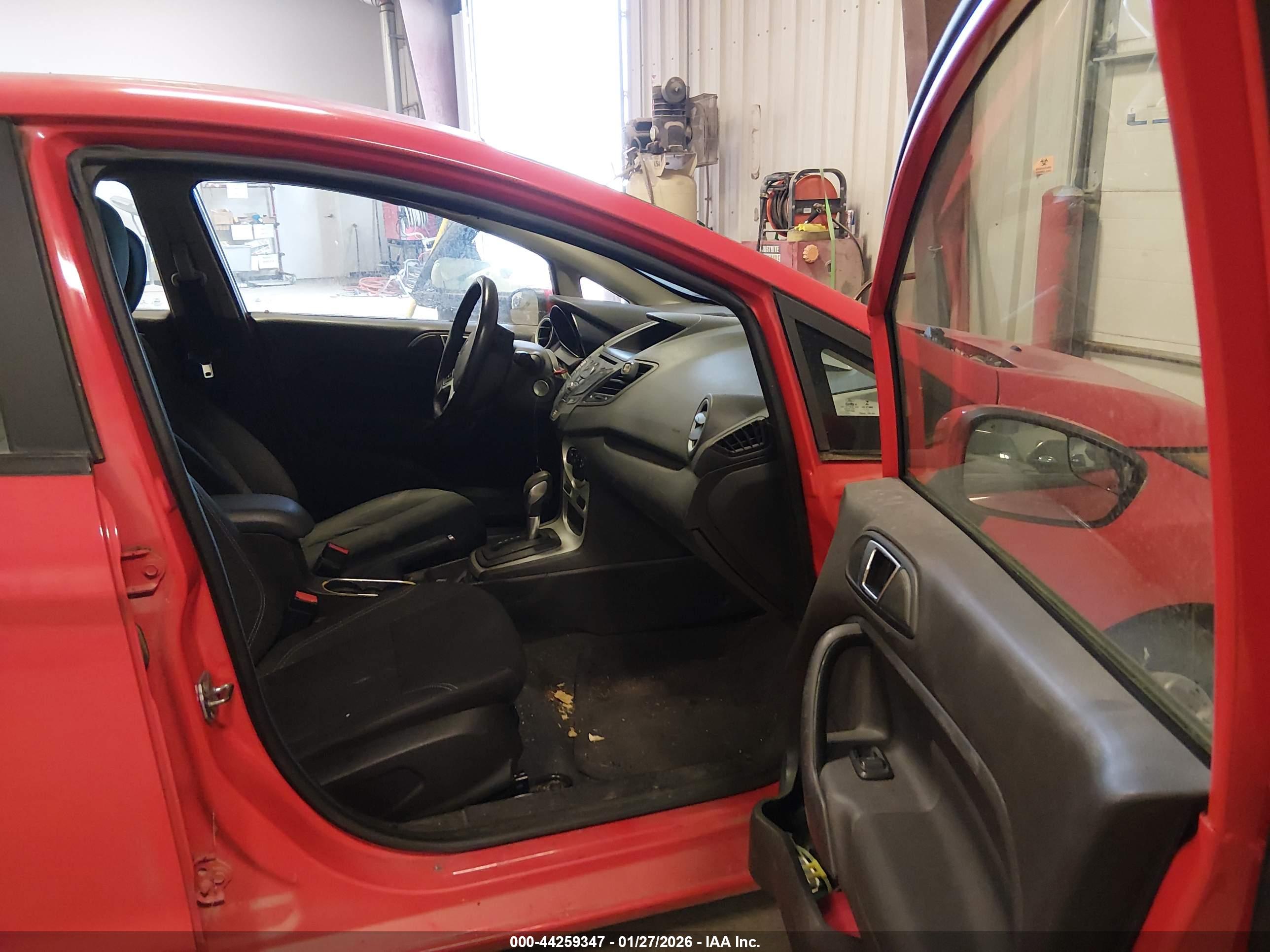 FORD FIESTA image 5