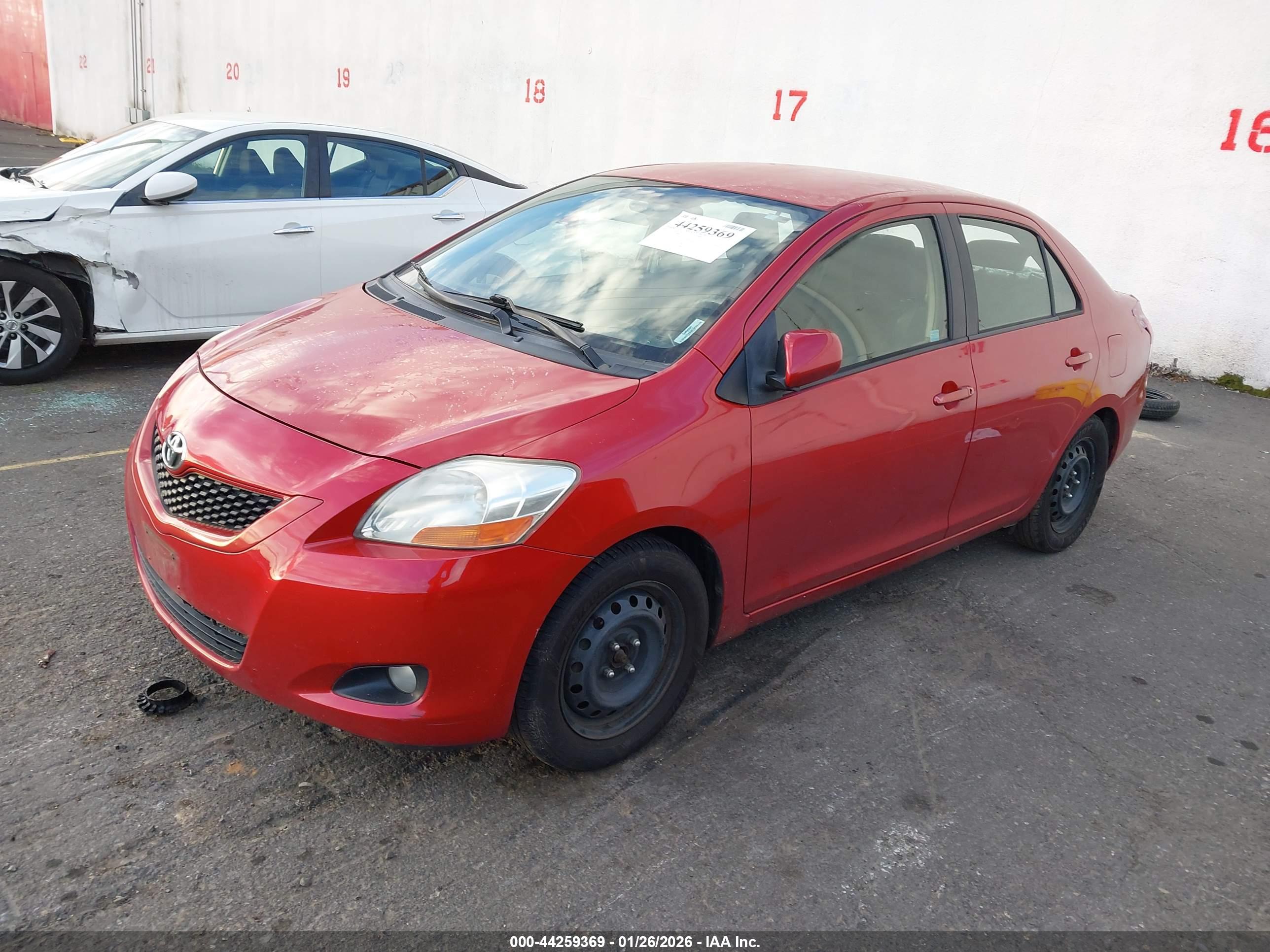 TOYOTA YARIS image 2