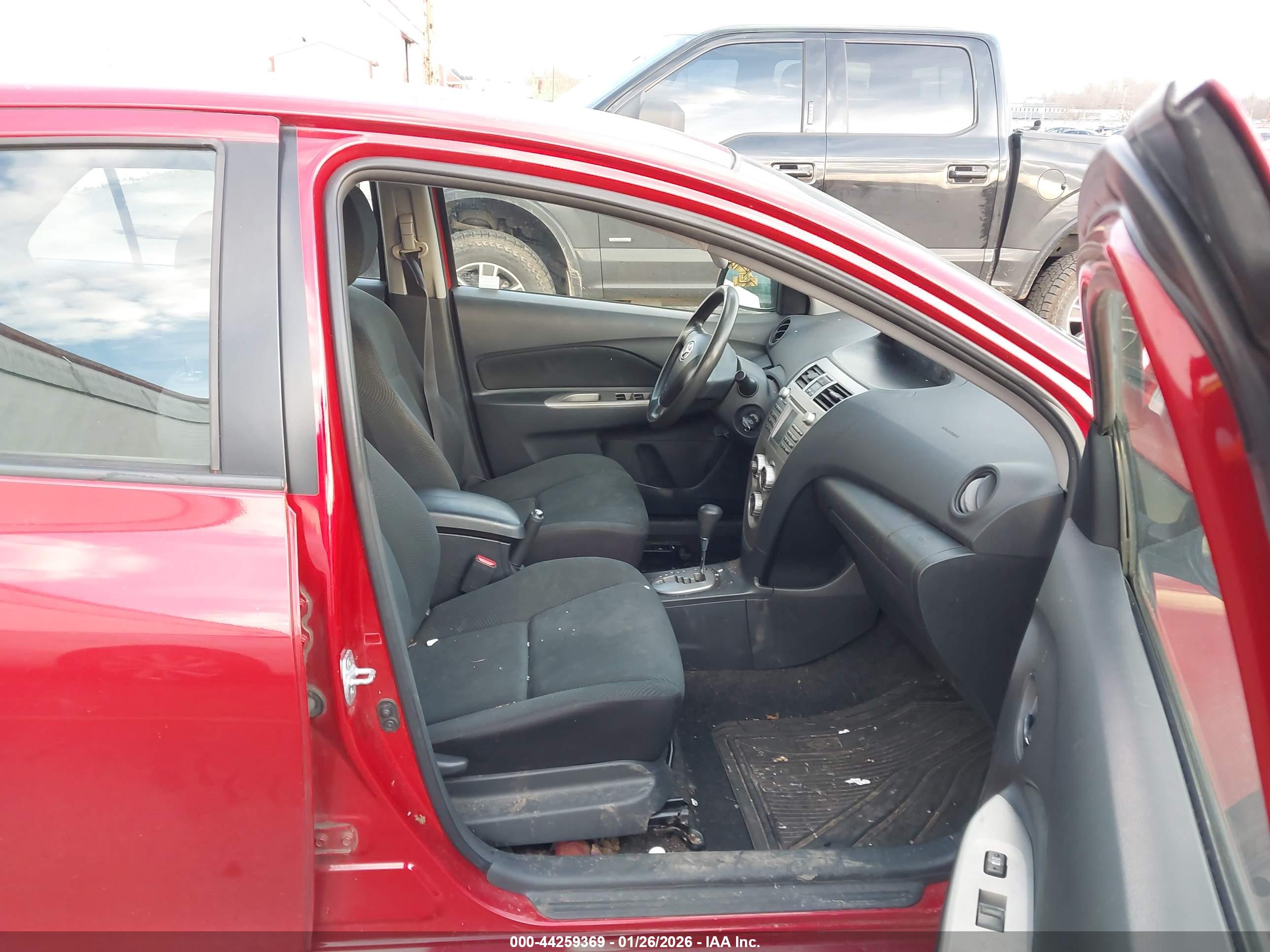 TOYOTA YARIS image 5