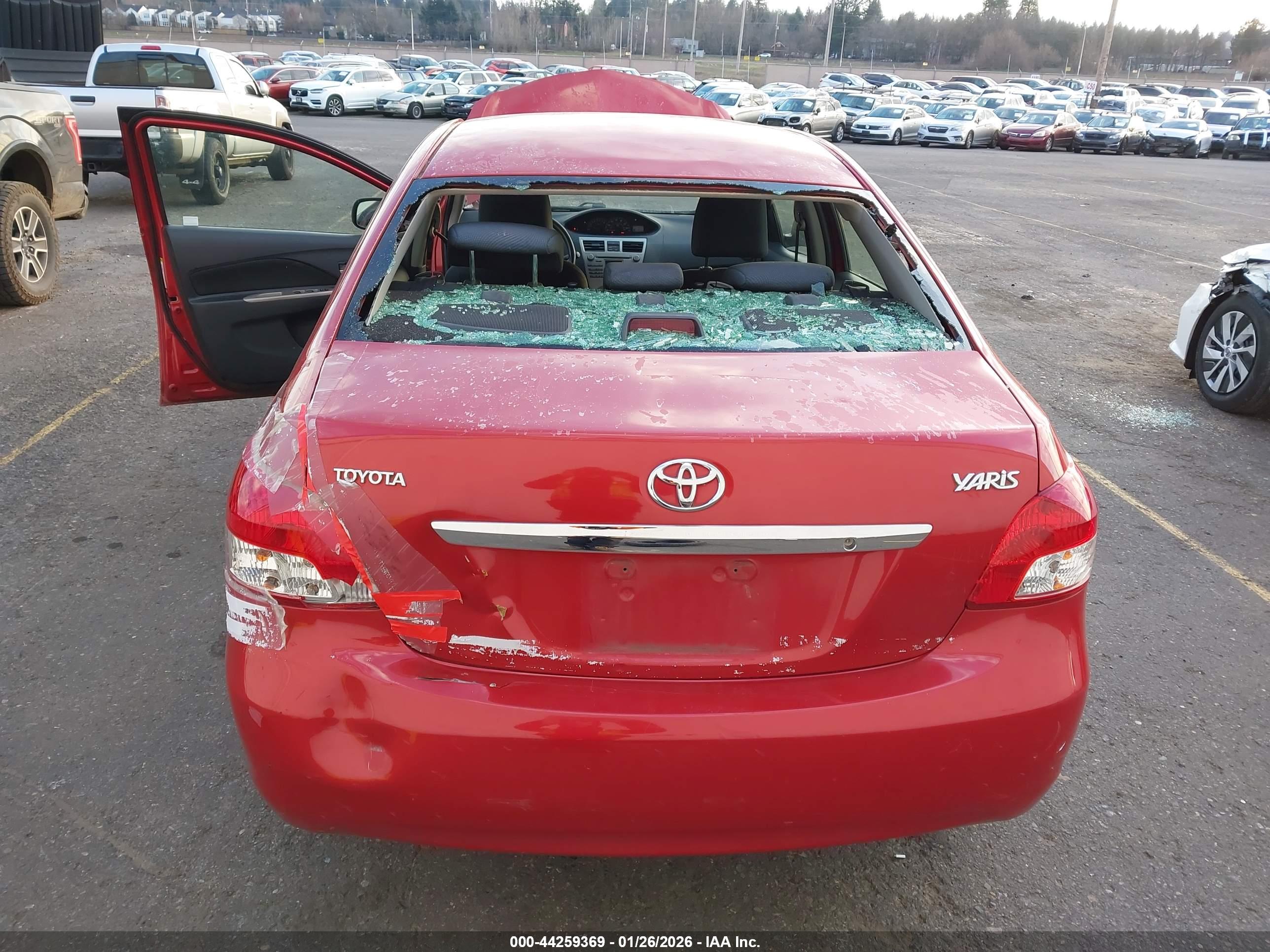 TOYOTA YARIS image 6