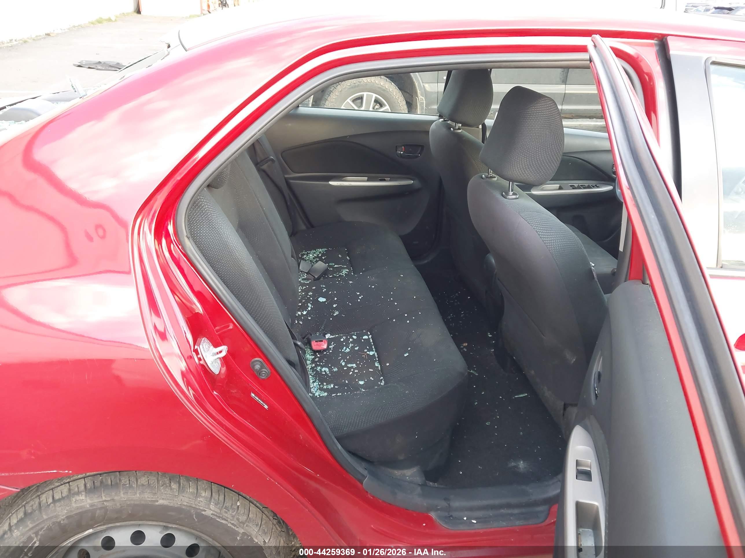 TOYOTA YARIS image 8