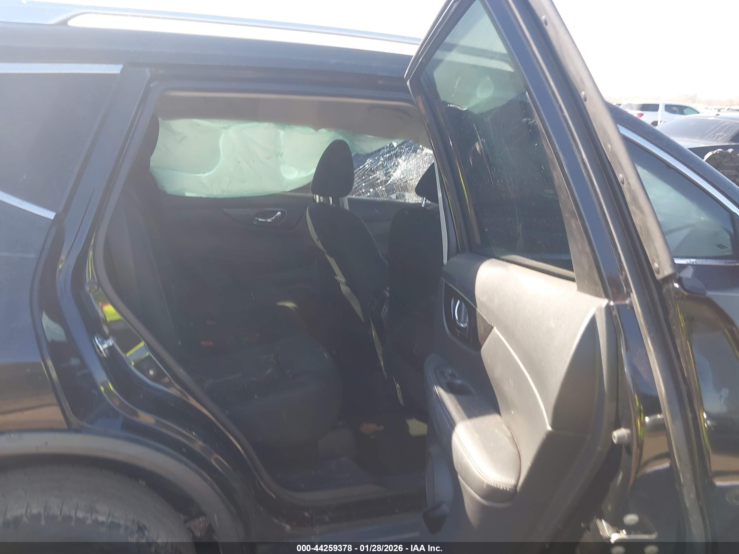 NISSAN ROGUE image 8