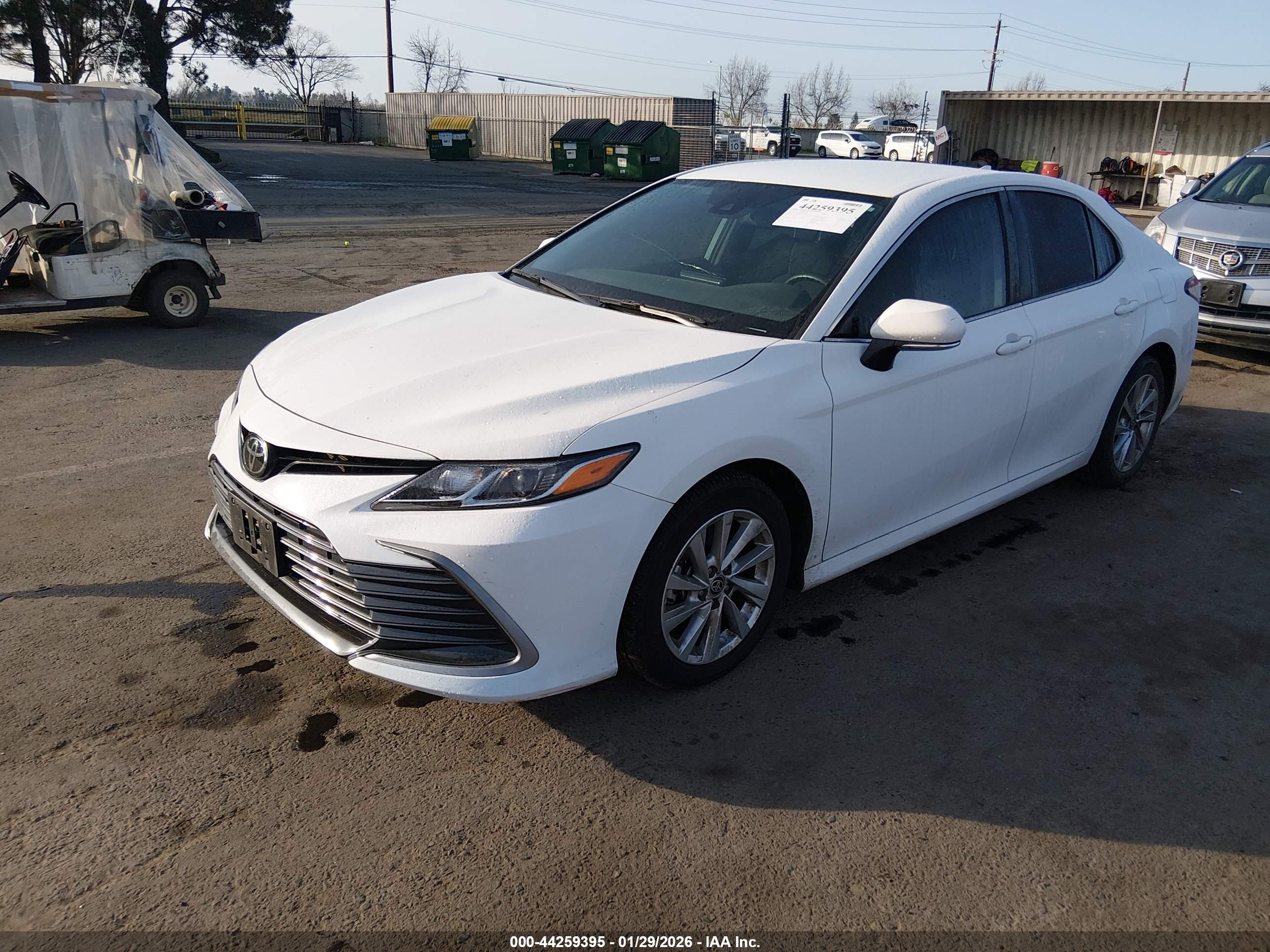 TOYOTA CAMRY image 2