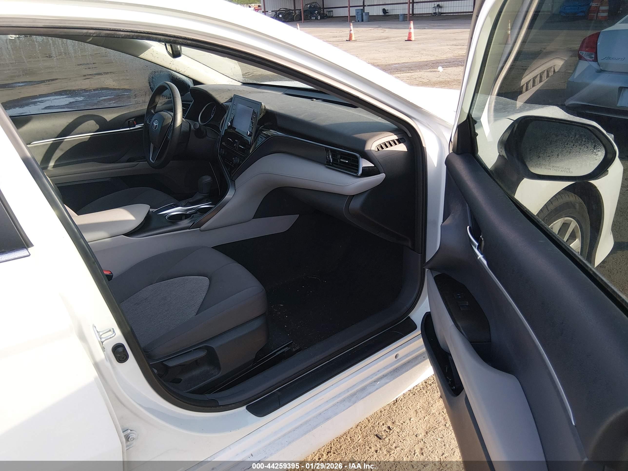 TOYOTA CAMRY image 5