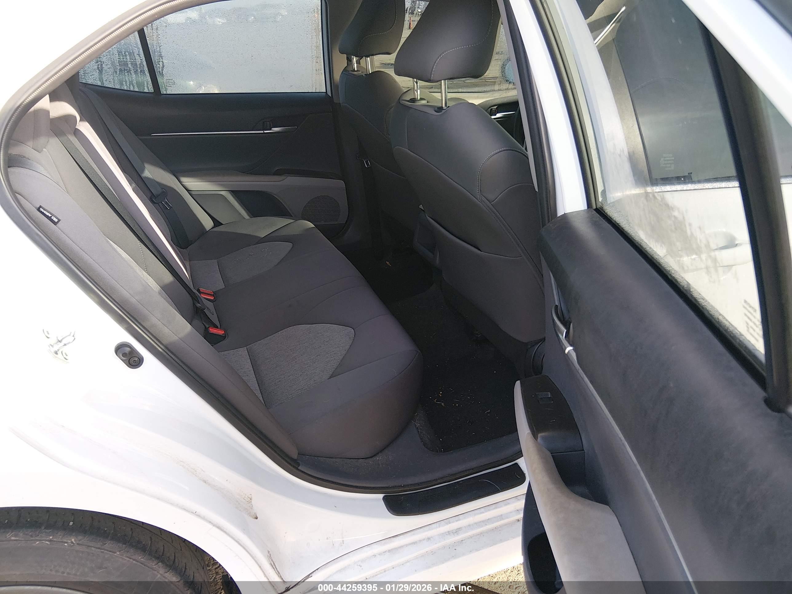 TOYOTA CAMRY image 8