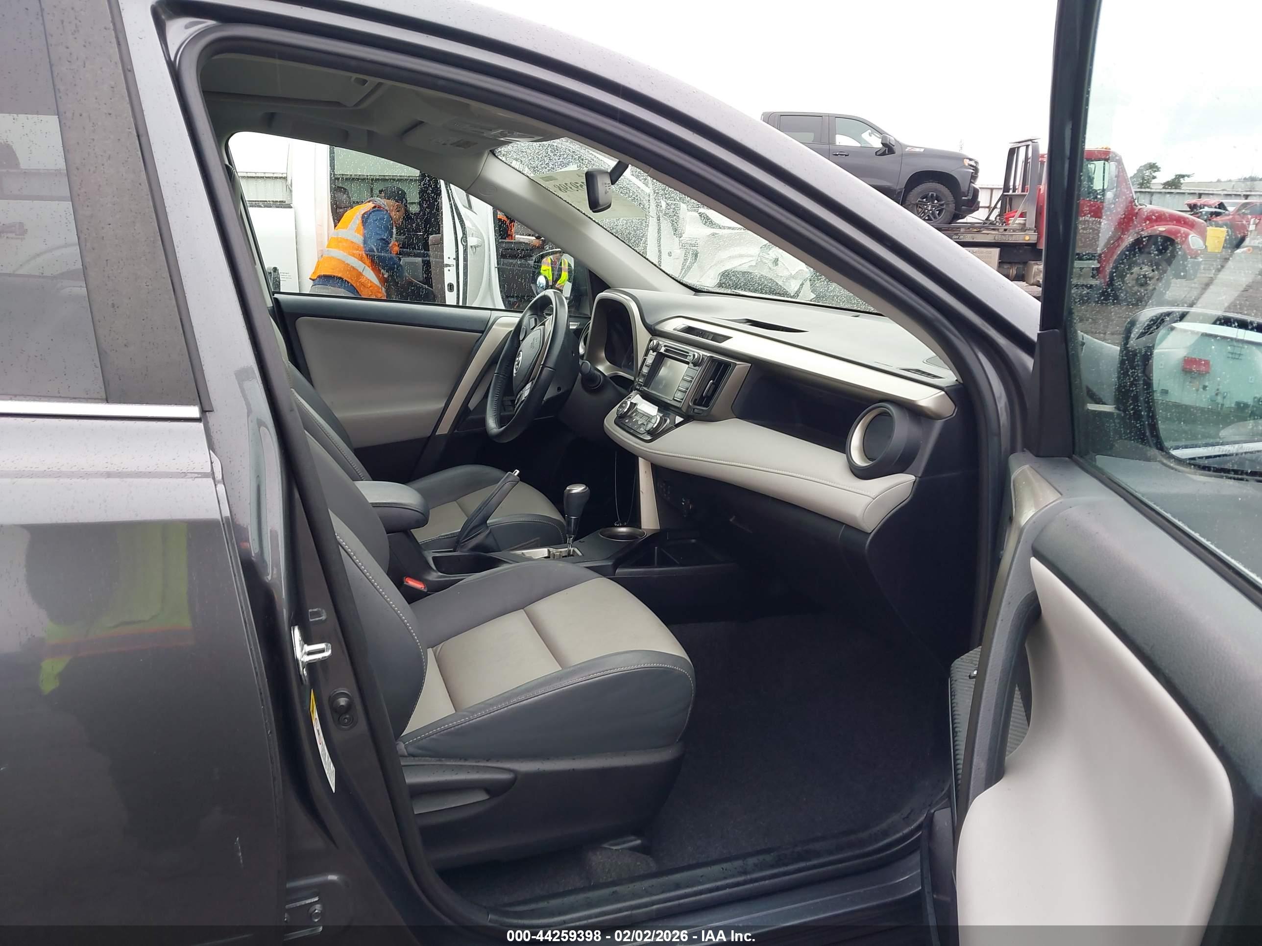 TOYOTA RAV4 image 5