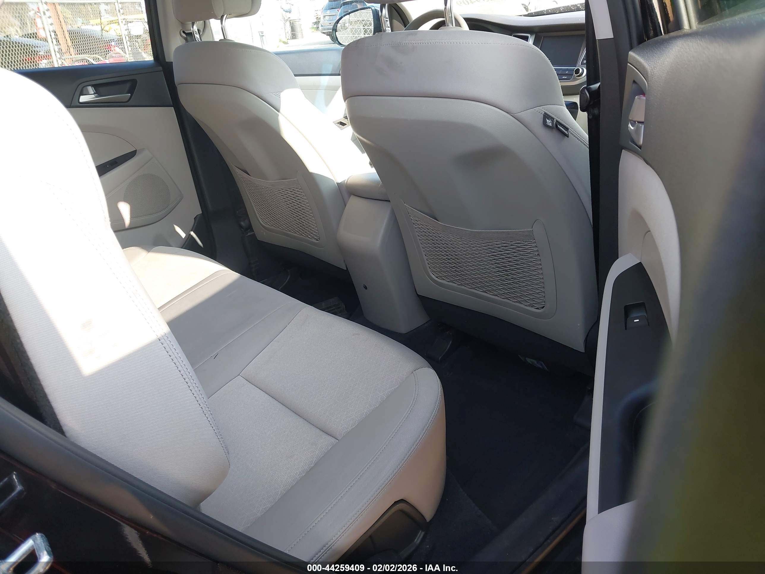 HYUNDAI TUCSON image 8
