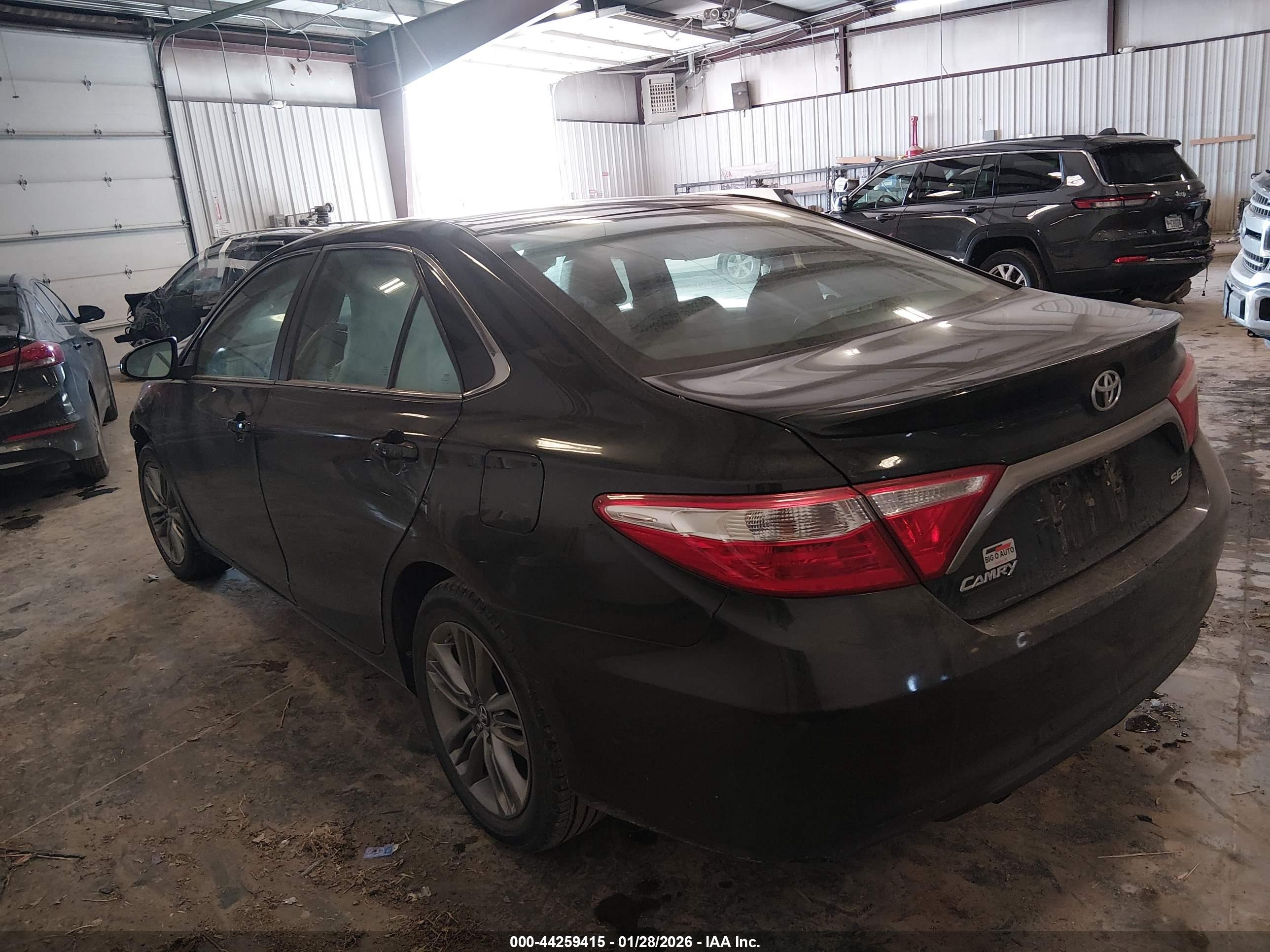 TOYOTA CAMRY image 3