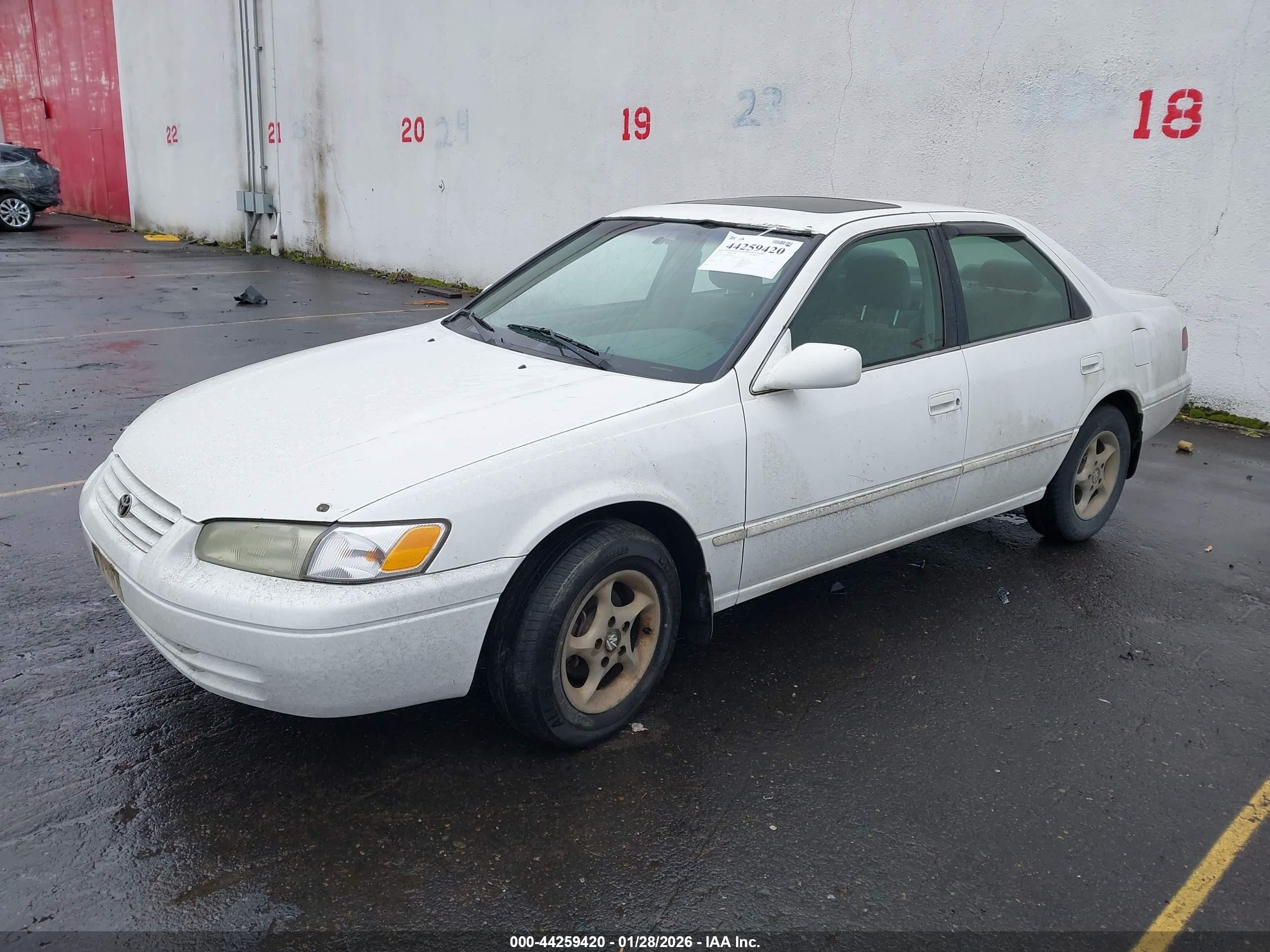 TOYOTA CAMRY image 2