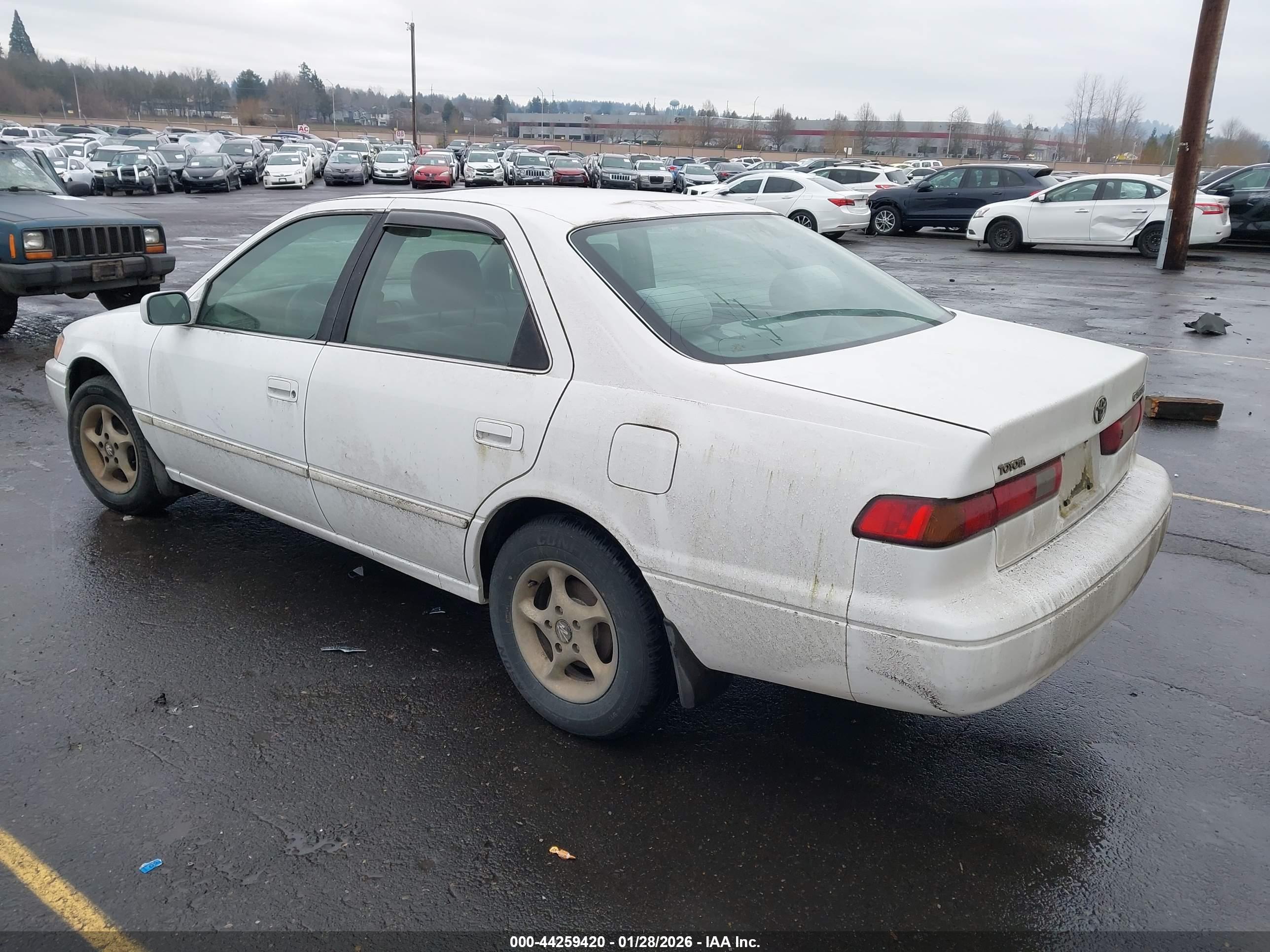 TOYOTA CAMRY image 3