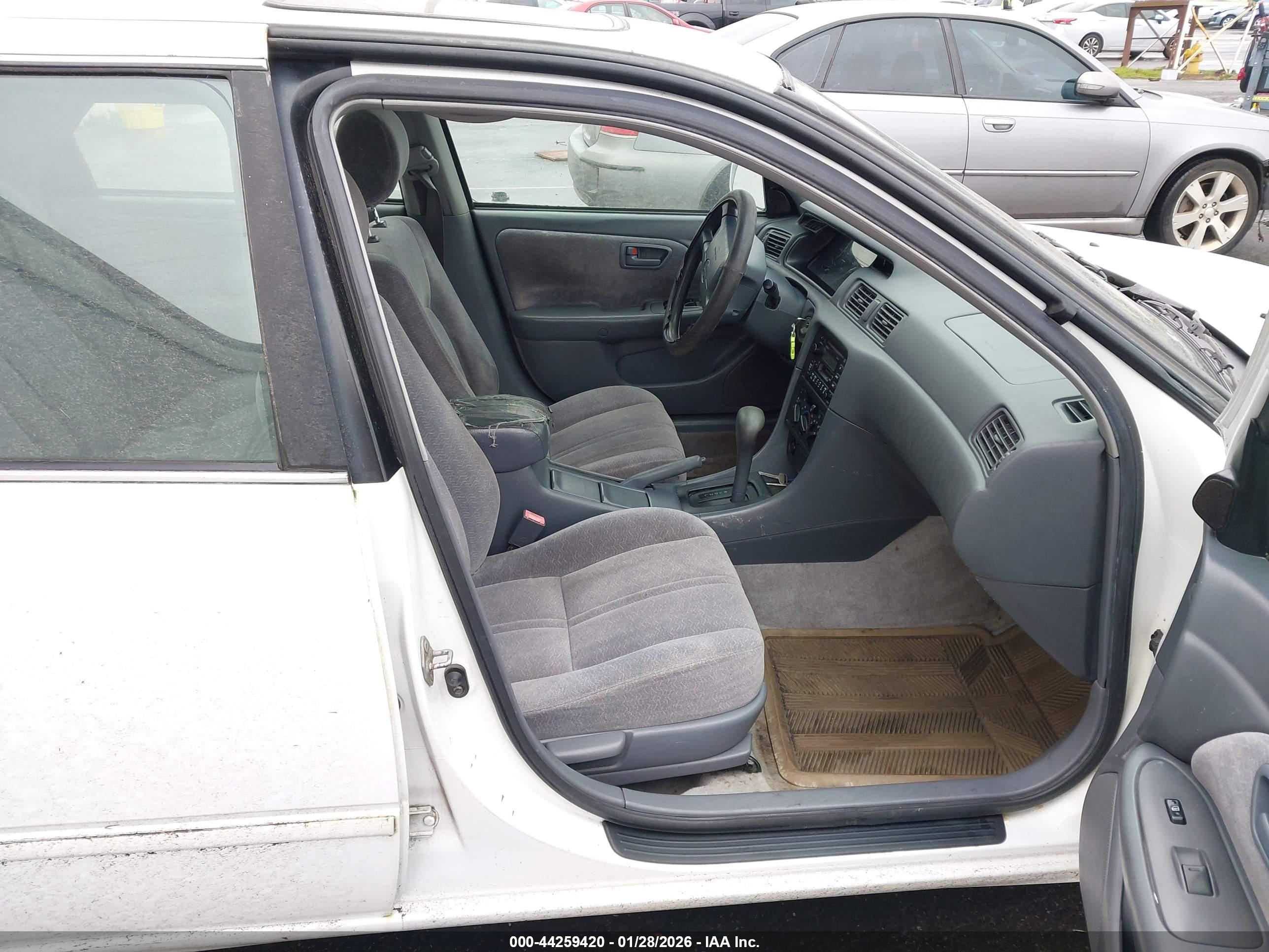 TOYOTA CAMRY image 5
