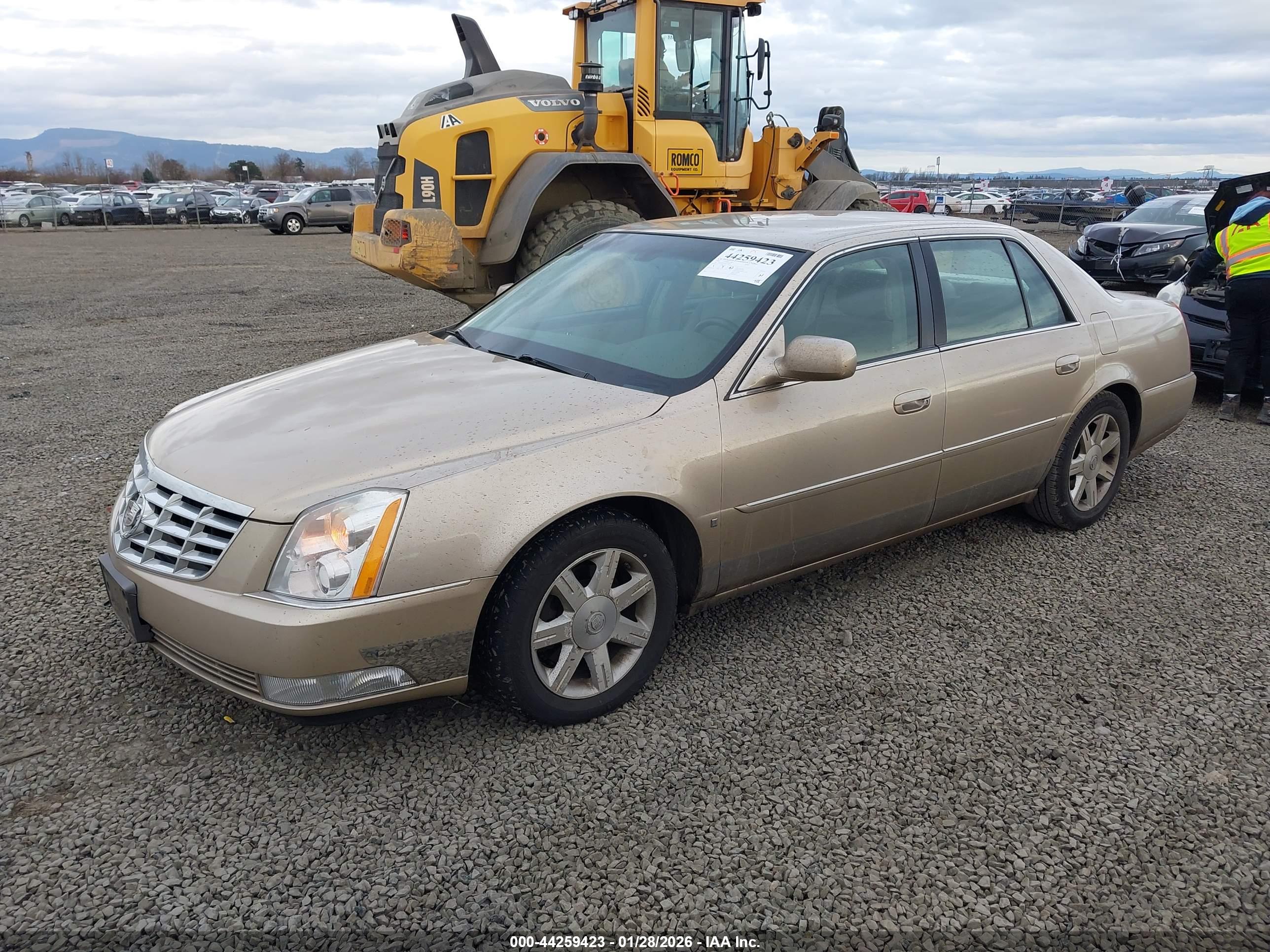 CADILLAC DTS image 2