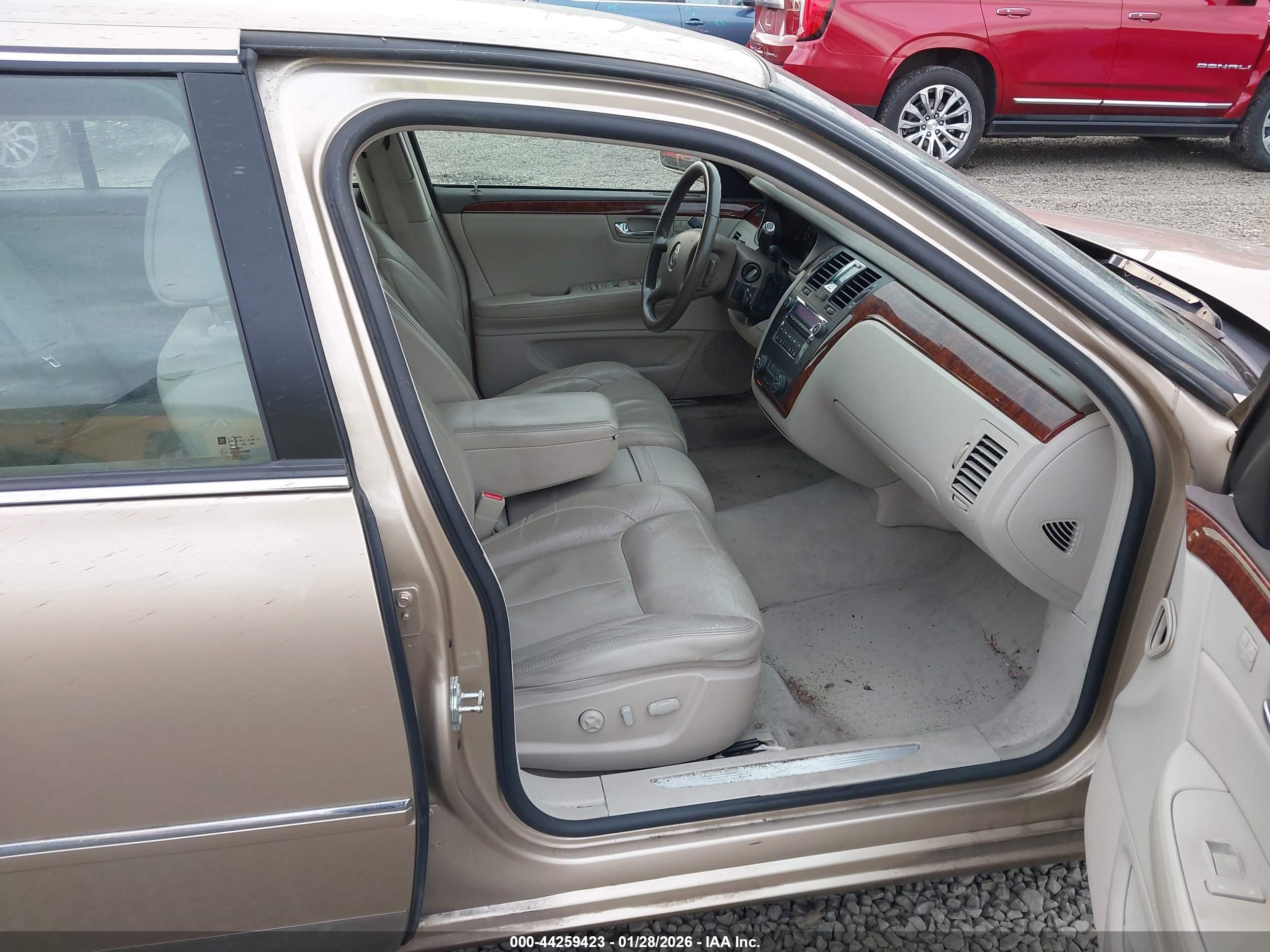 CADILLAC DTS image 5