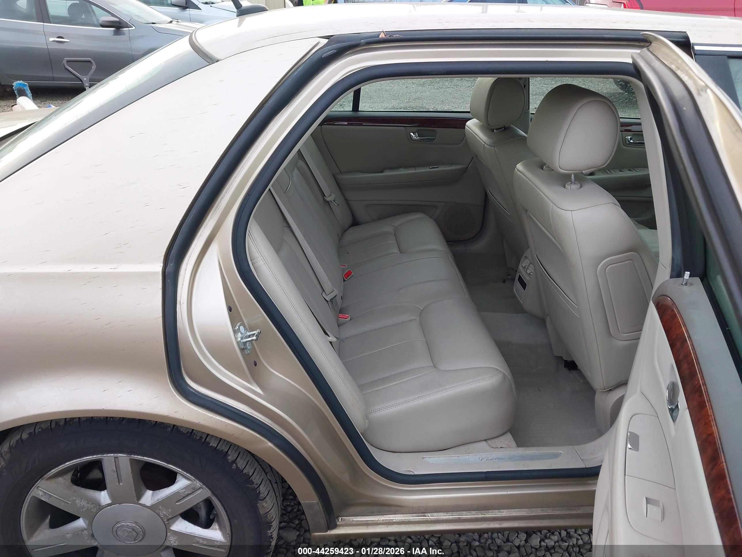 CADILLAC DTS image 8