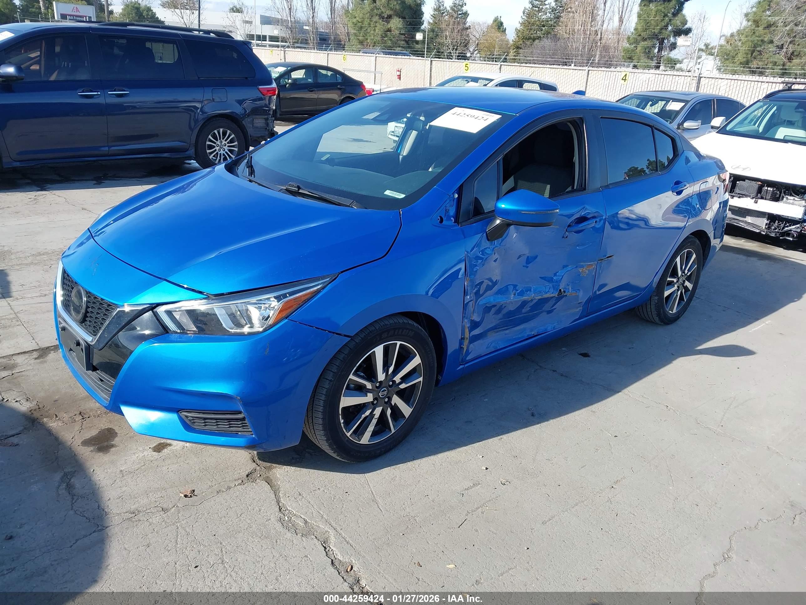 NISSAN VERSA image 2