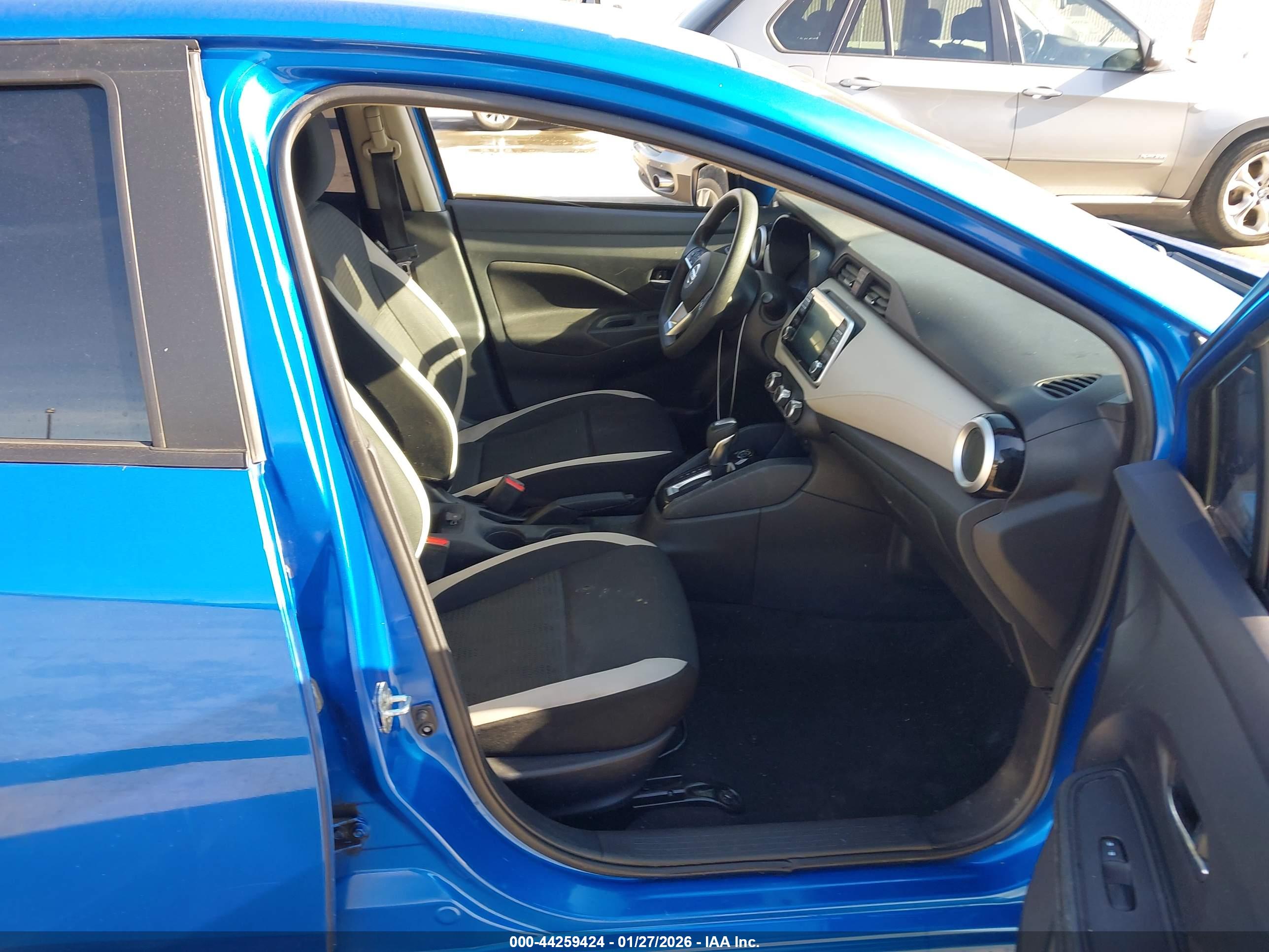 NISSAN VERSA image 5