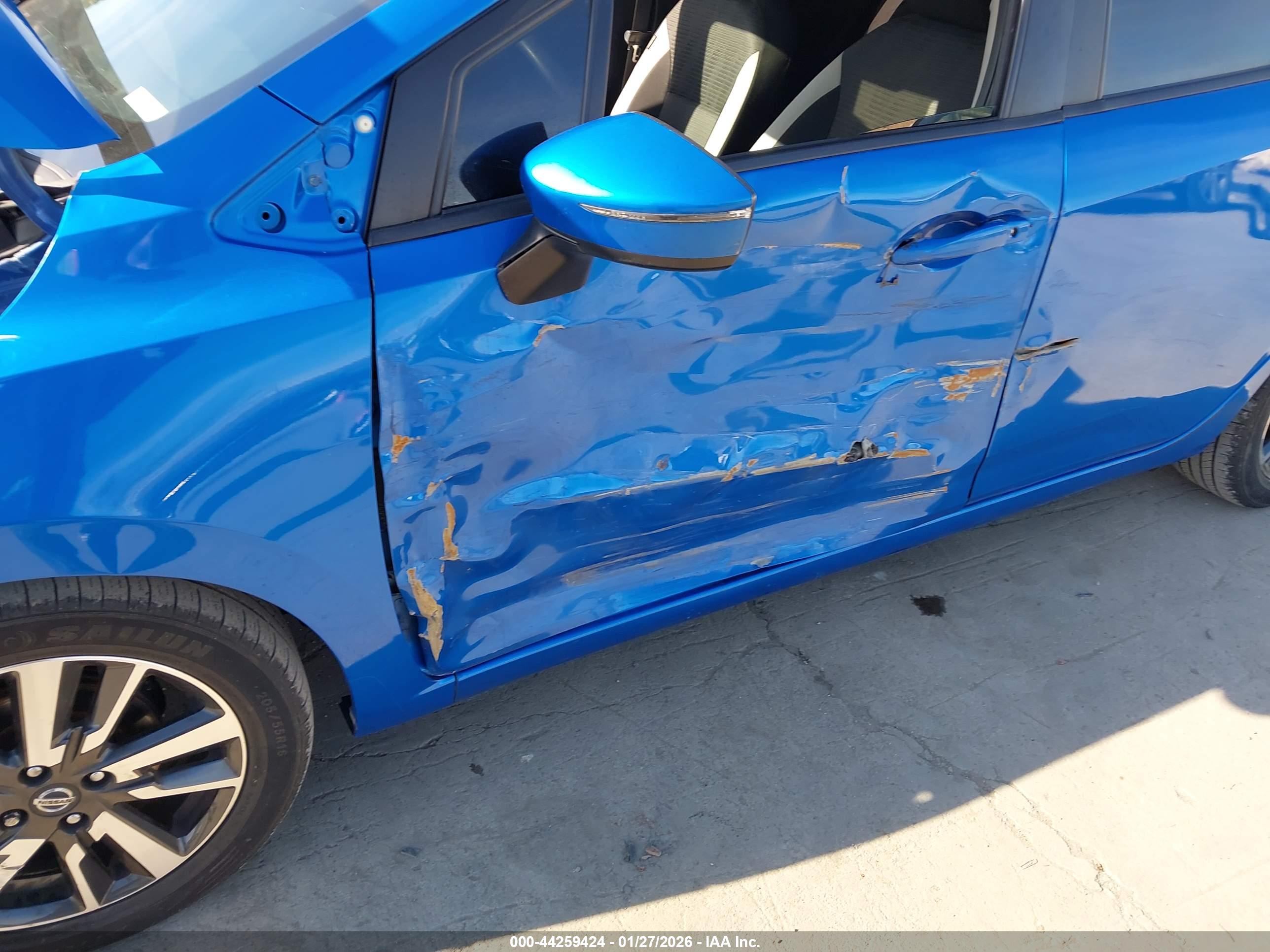 NISSAN VERSA image 6