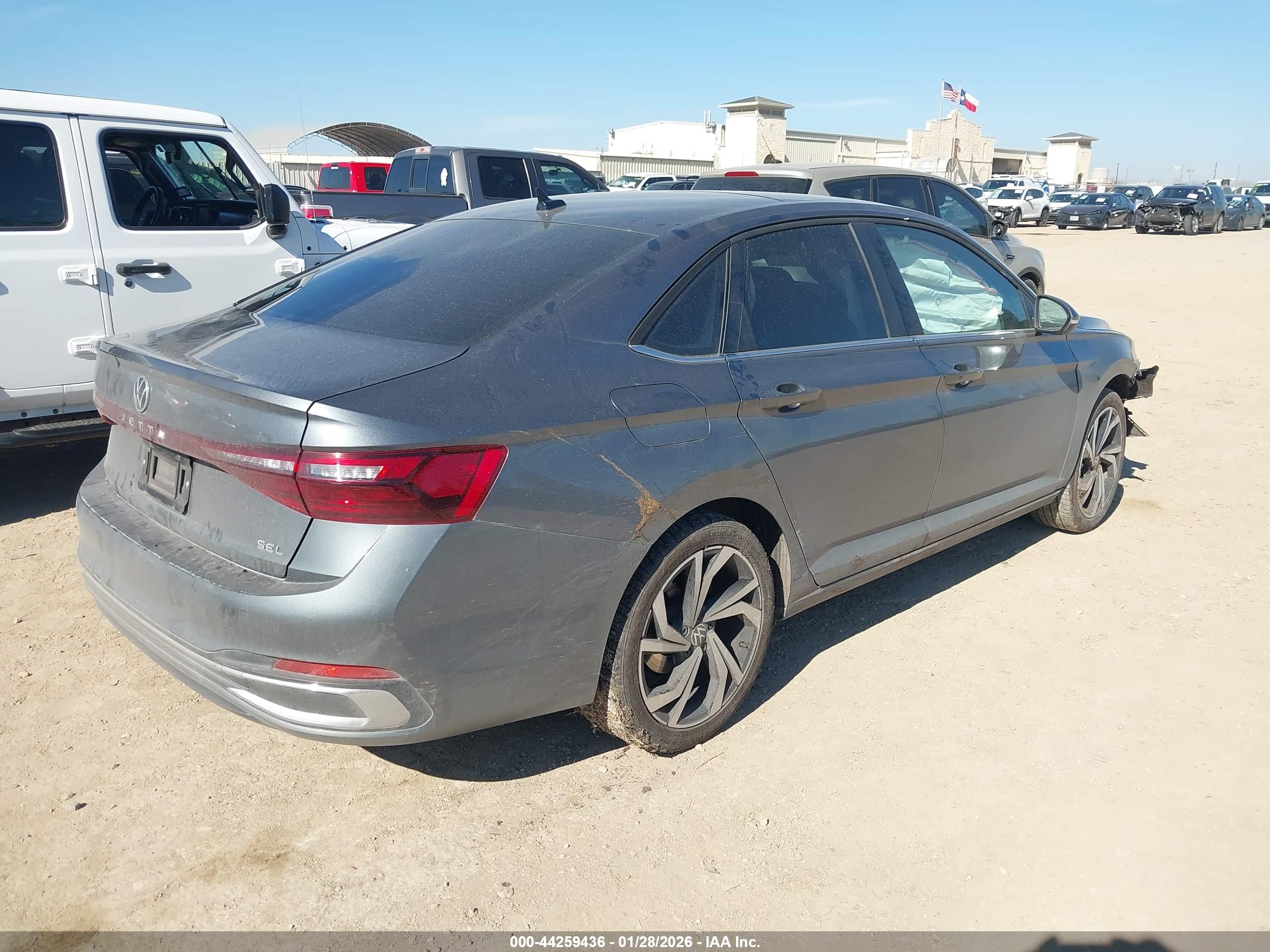 VOLKSWAGEN JETTA image 4