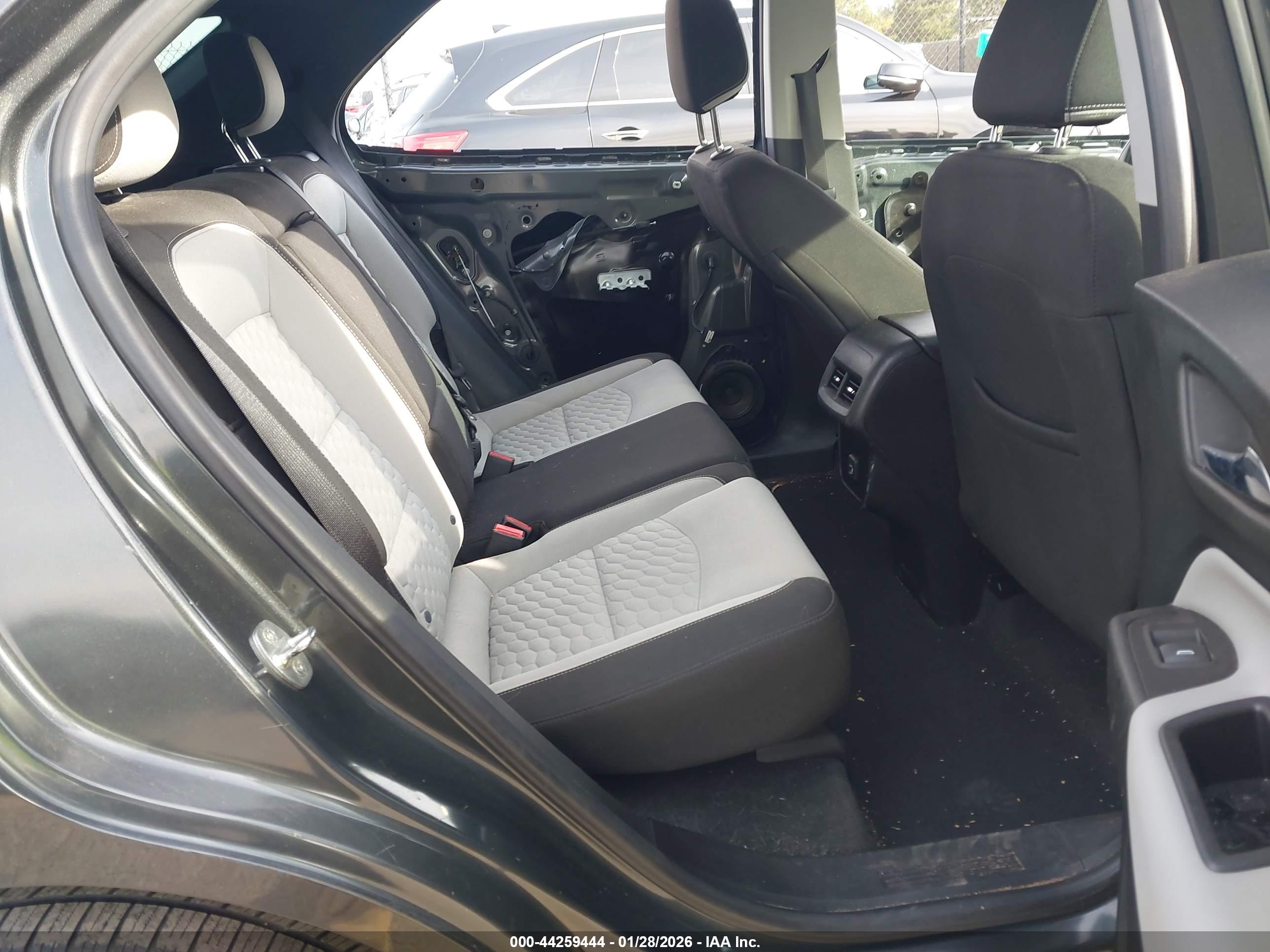 CHEVROLET EQUINOX image 8