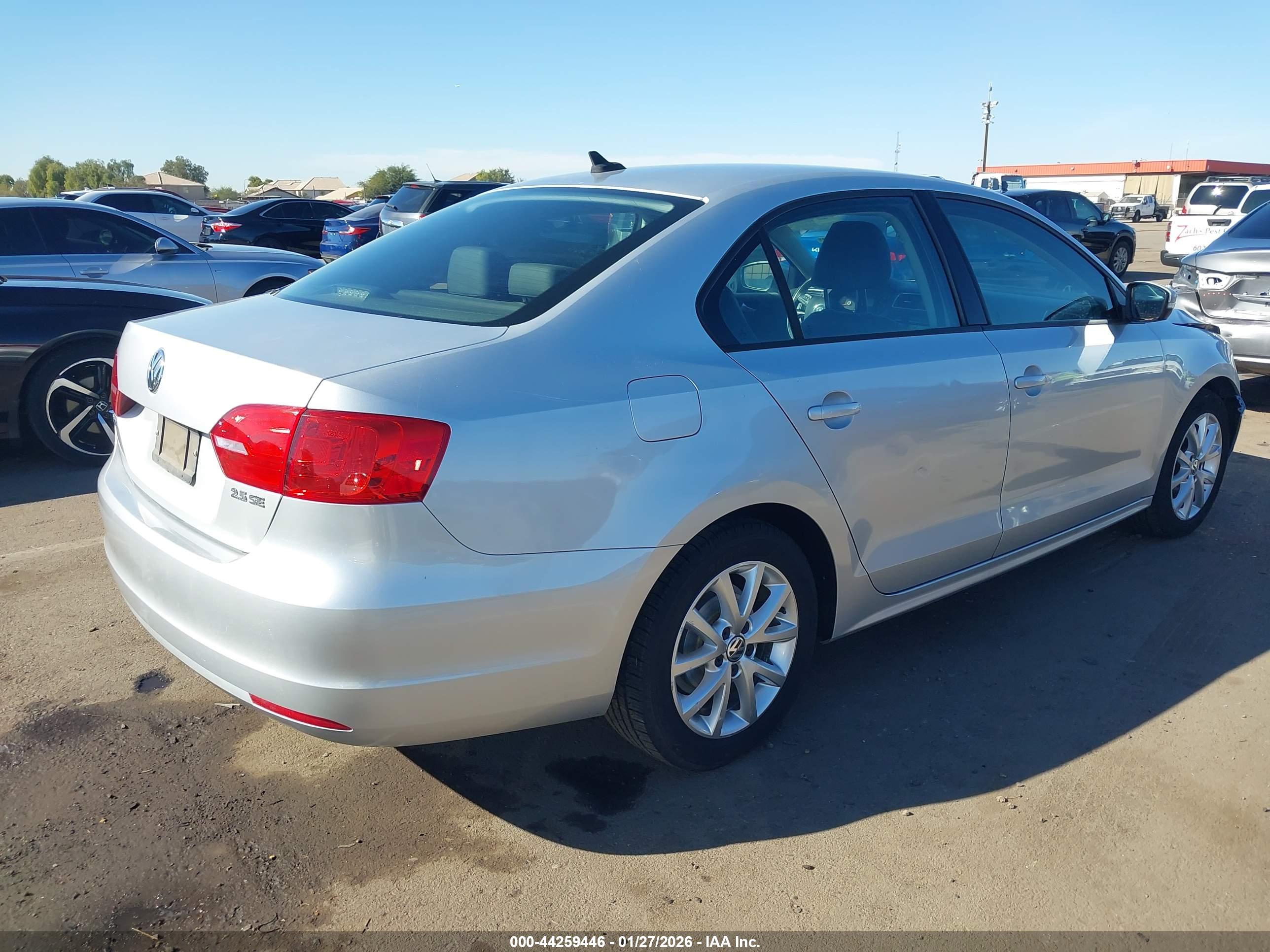 VOLKSWAGEN JETTA image 4