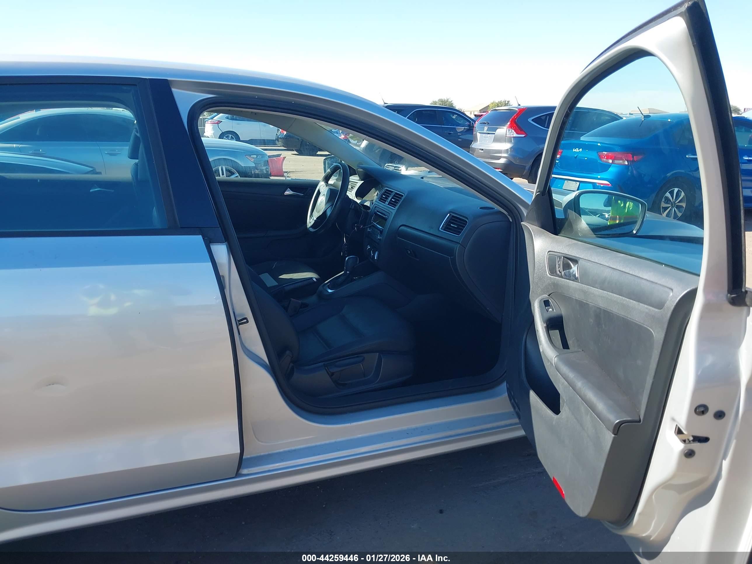 VOLKSWAGEN JETTA image 5