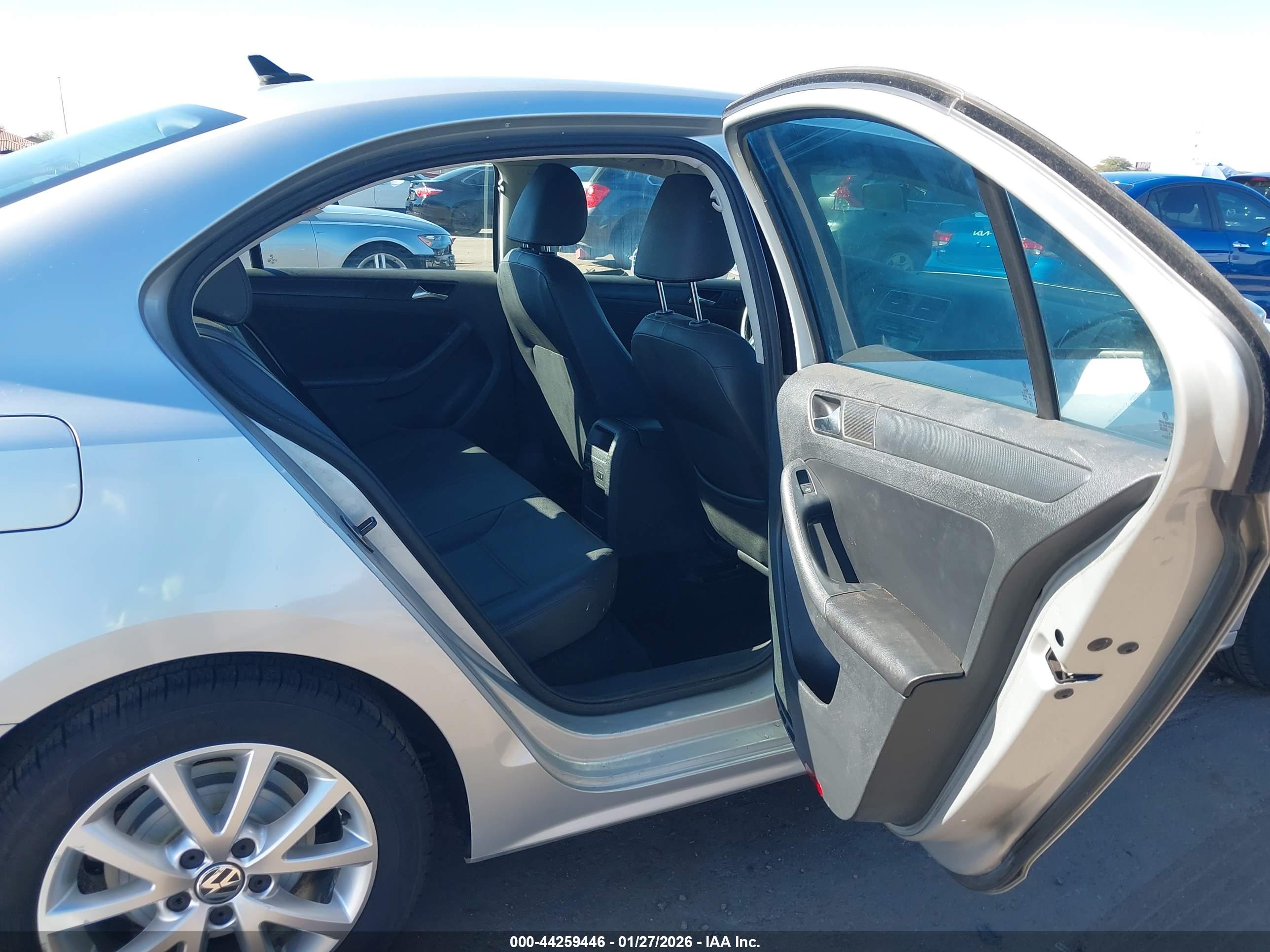 VOLKSWAGEN JETTA image 8