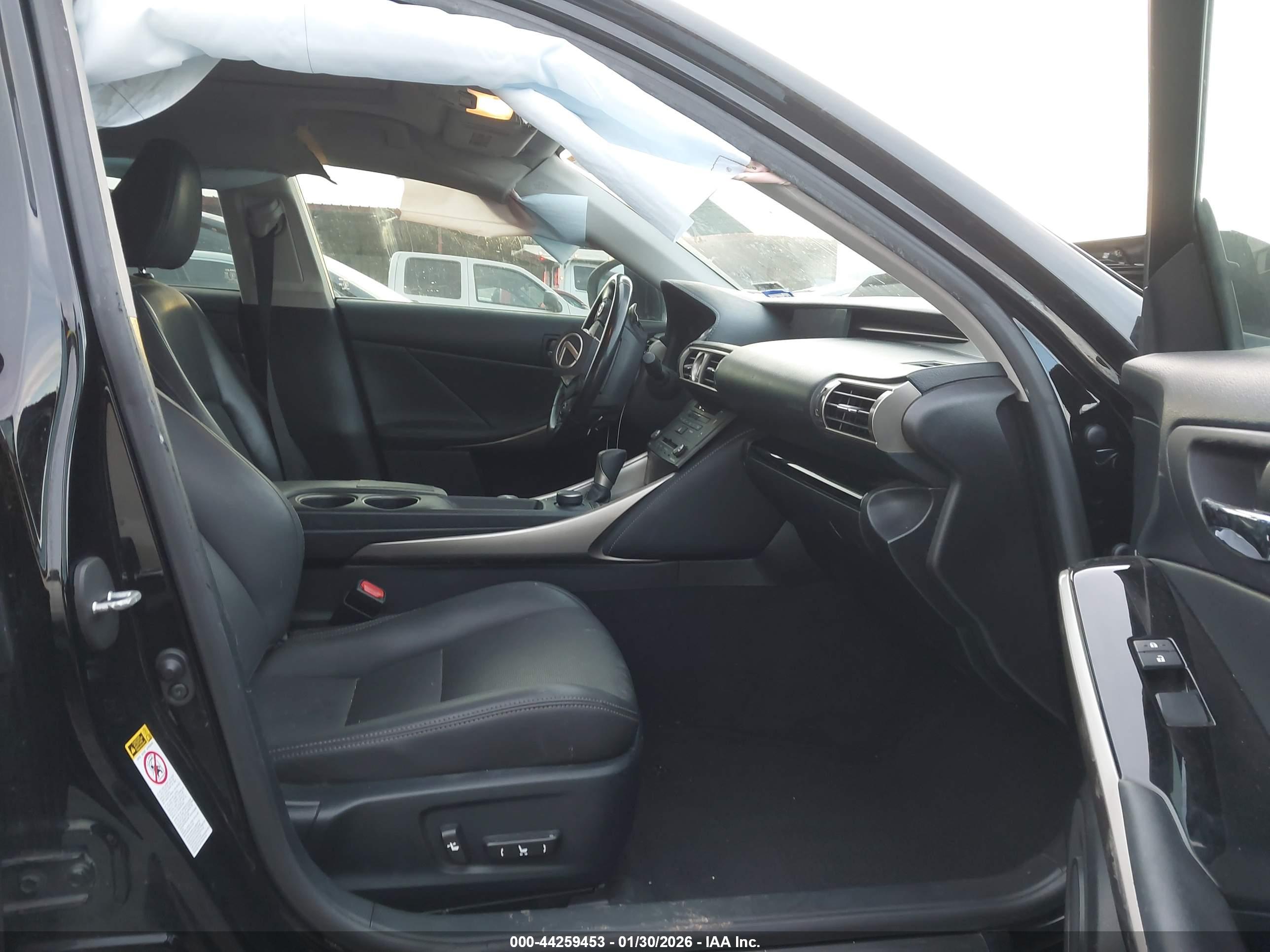 LEXUS IS image 5