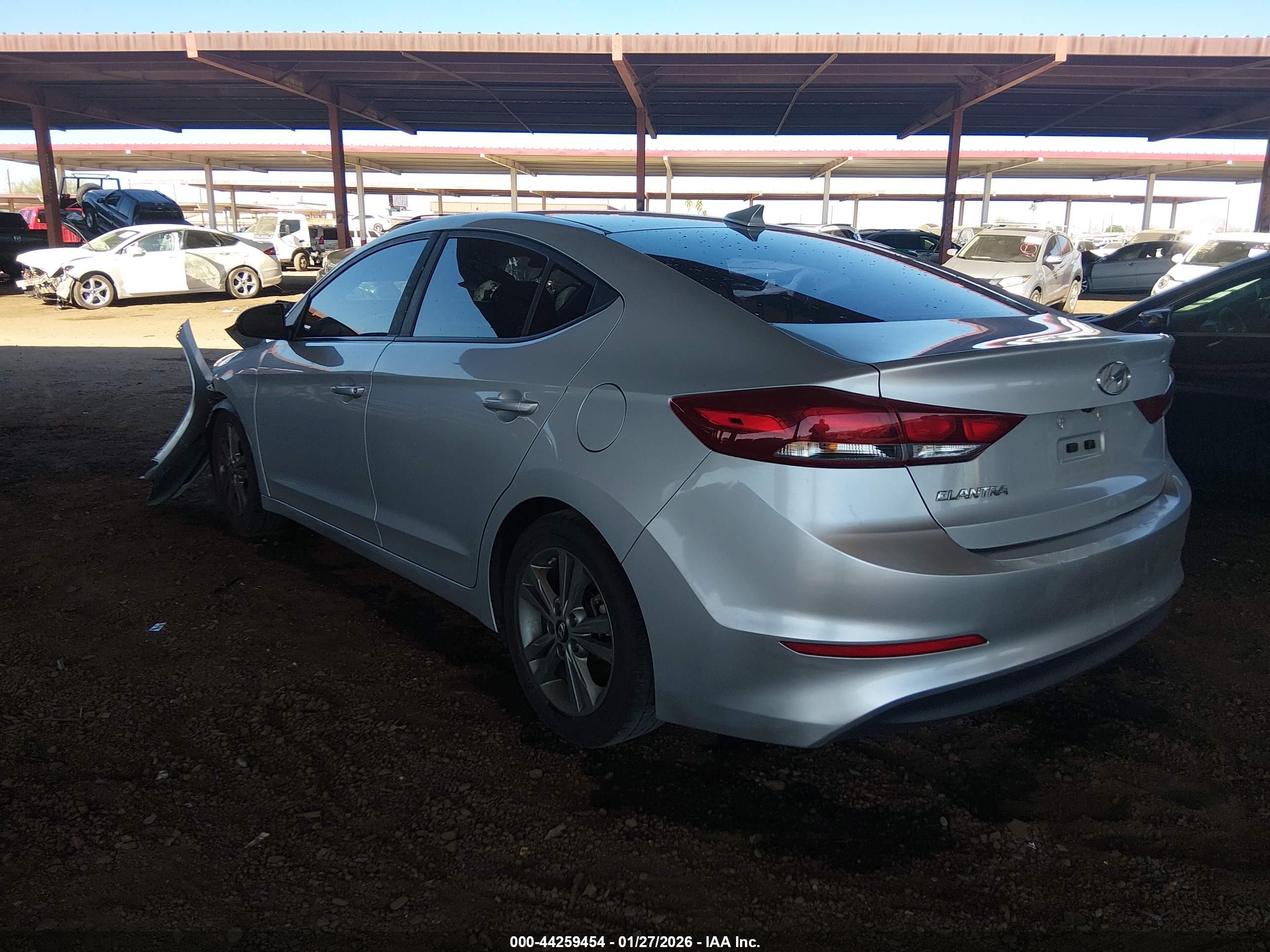 HYUNDAI ELANTRA image 3