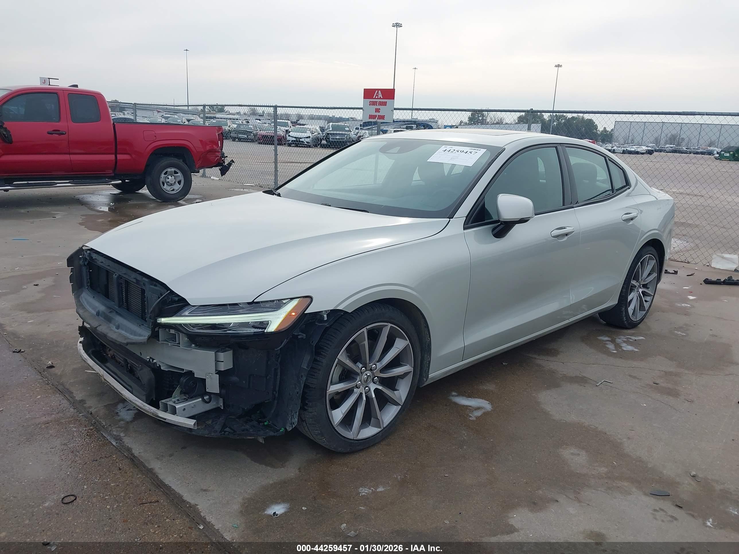 VOLVO S60 image 2