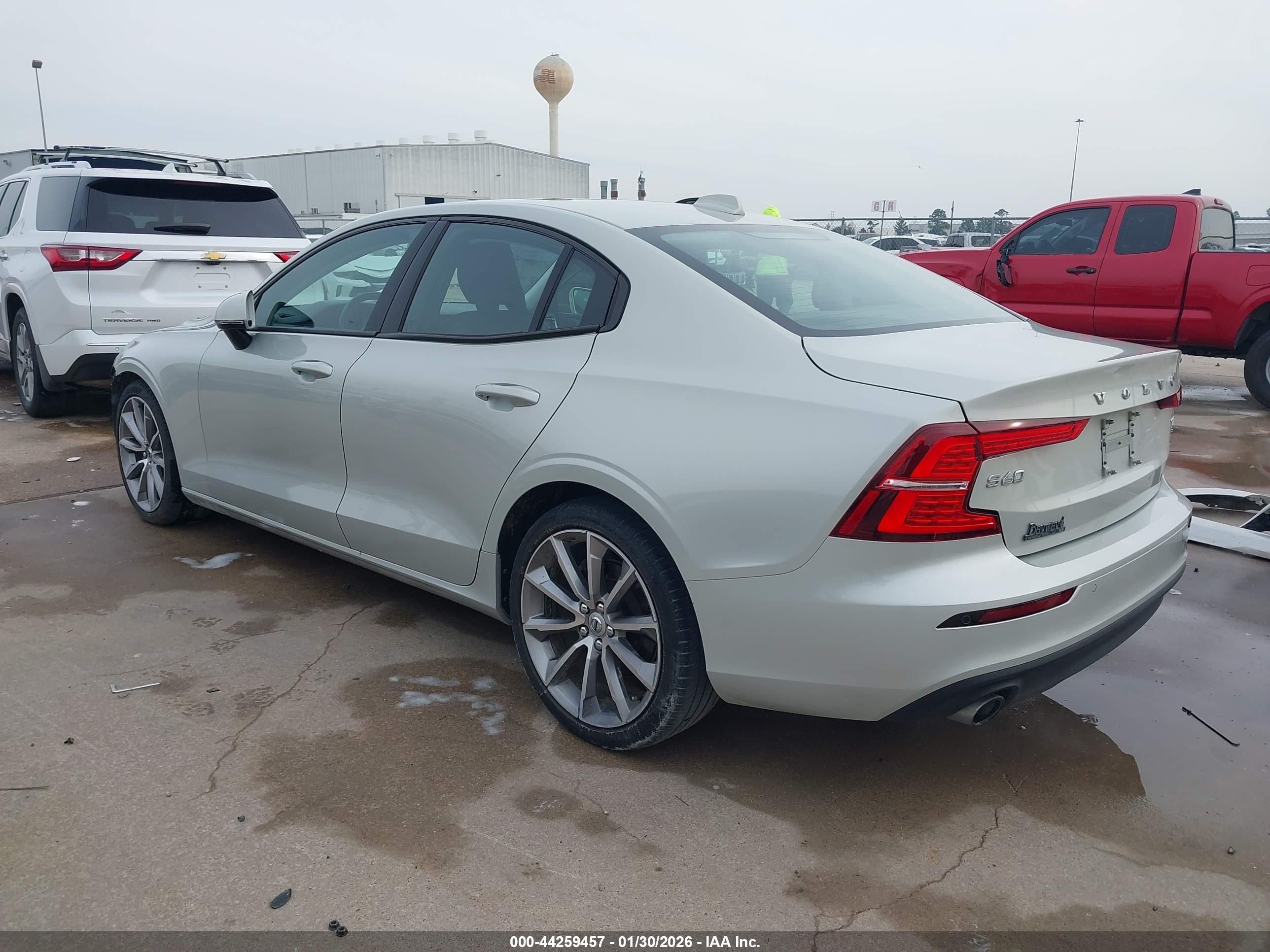 VOLVO S60 image 3