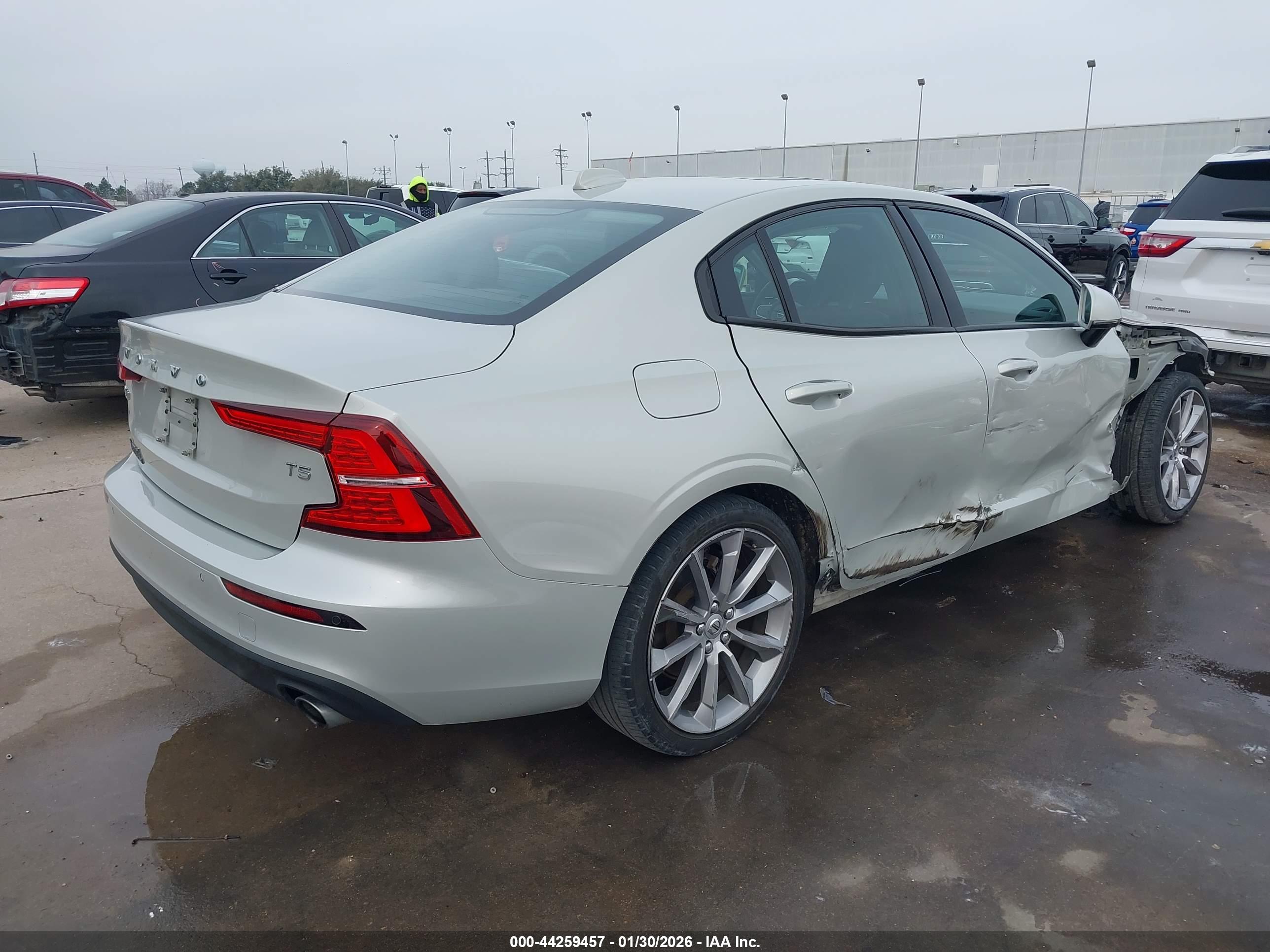 VOLVO S60 image 4