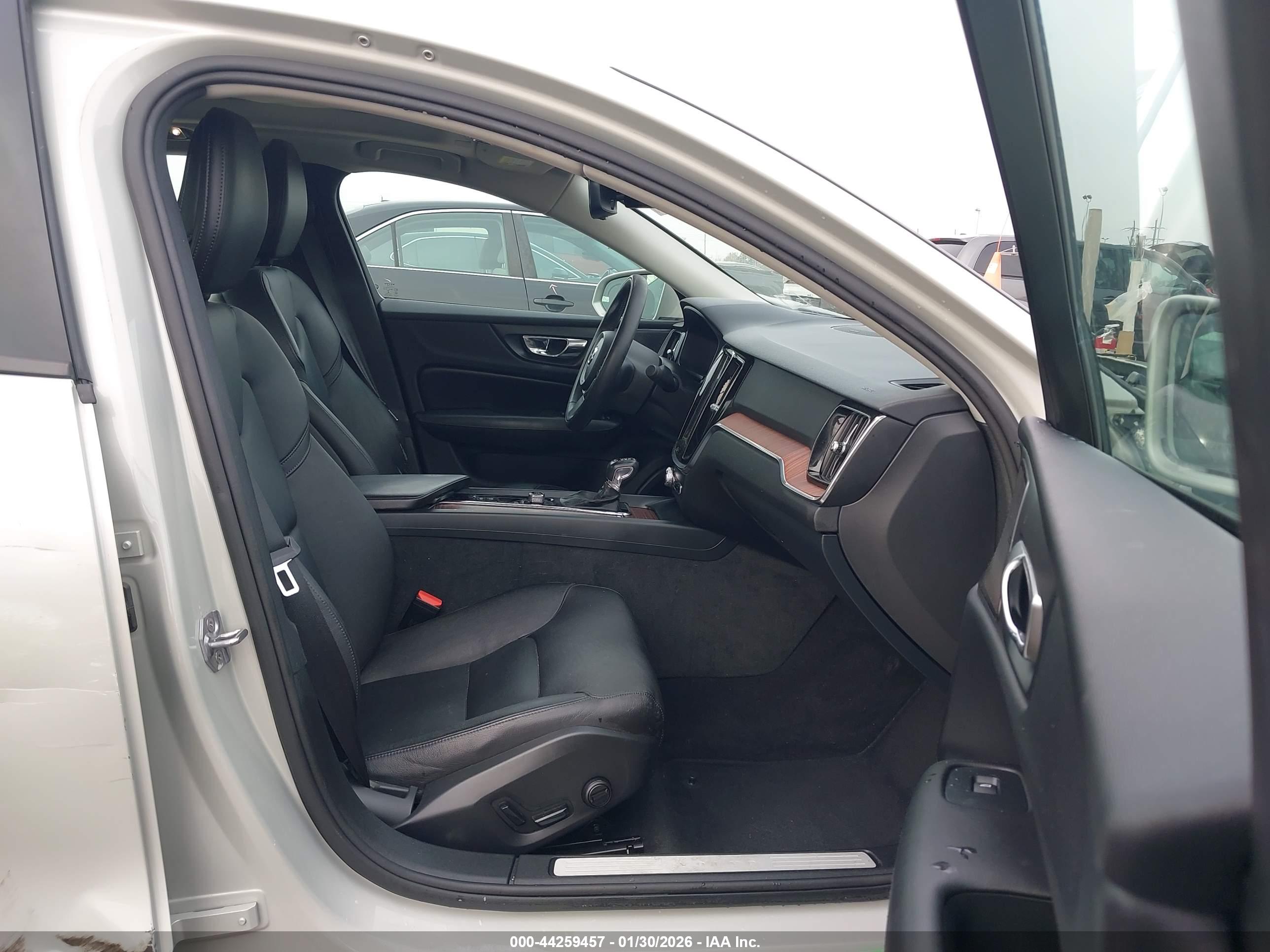 VOLVO S60 image 5