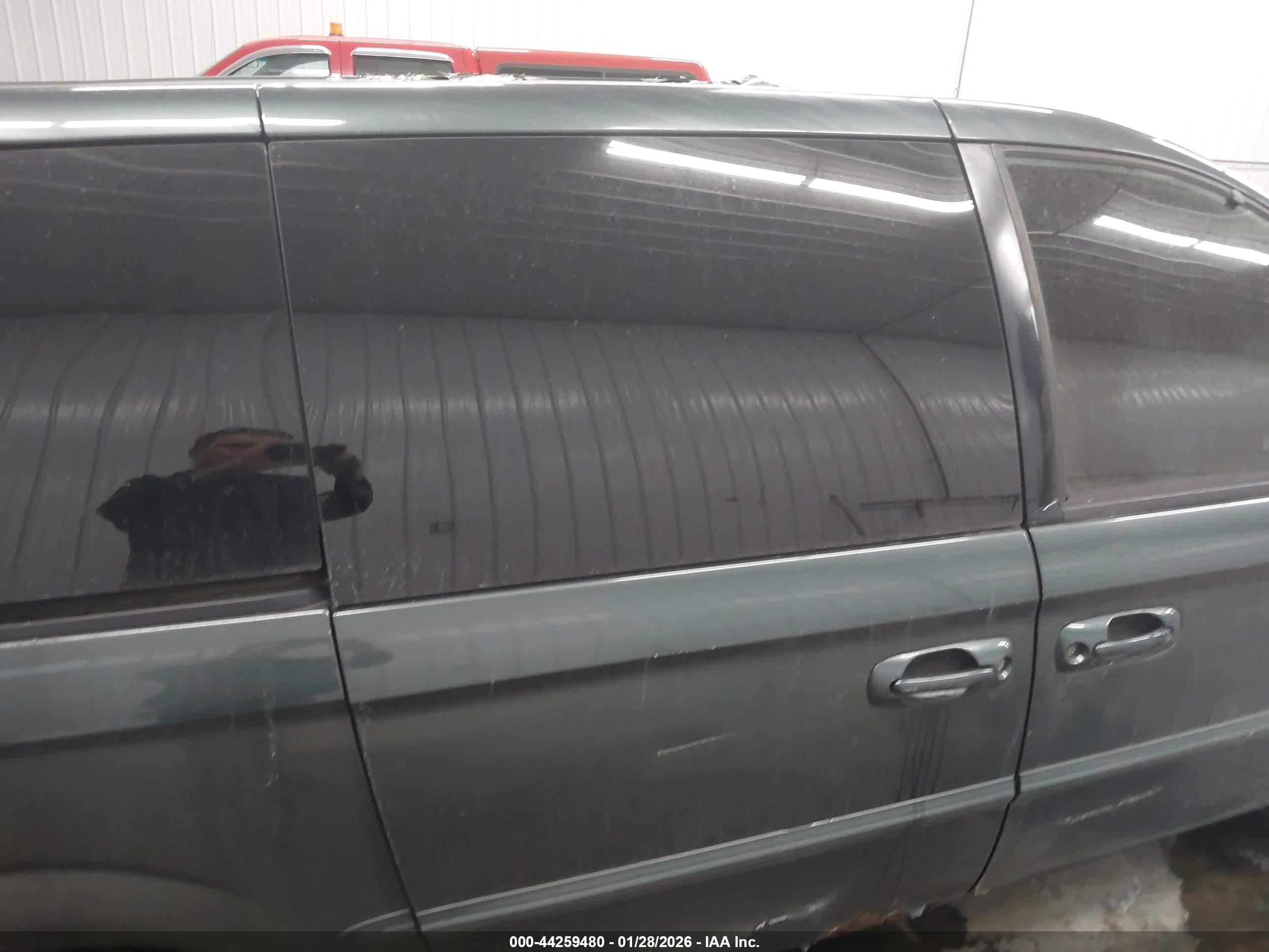 CHRYSLER TOWN image 8