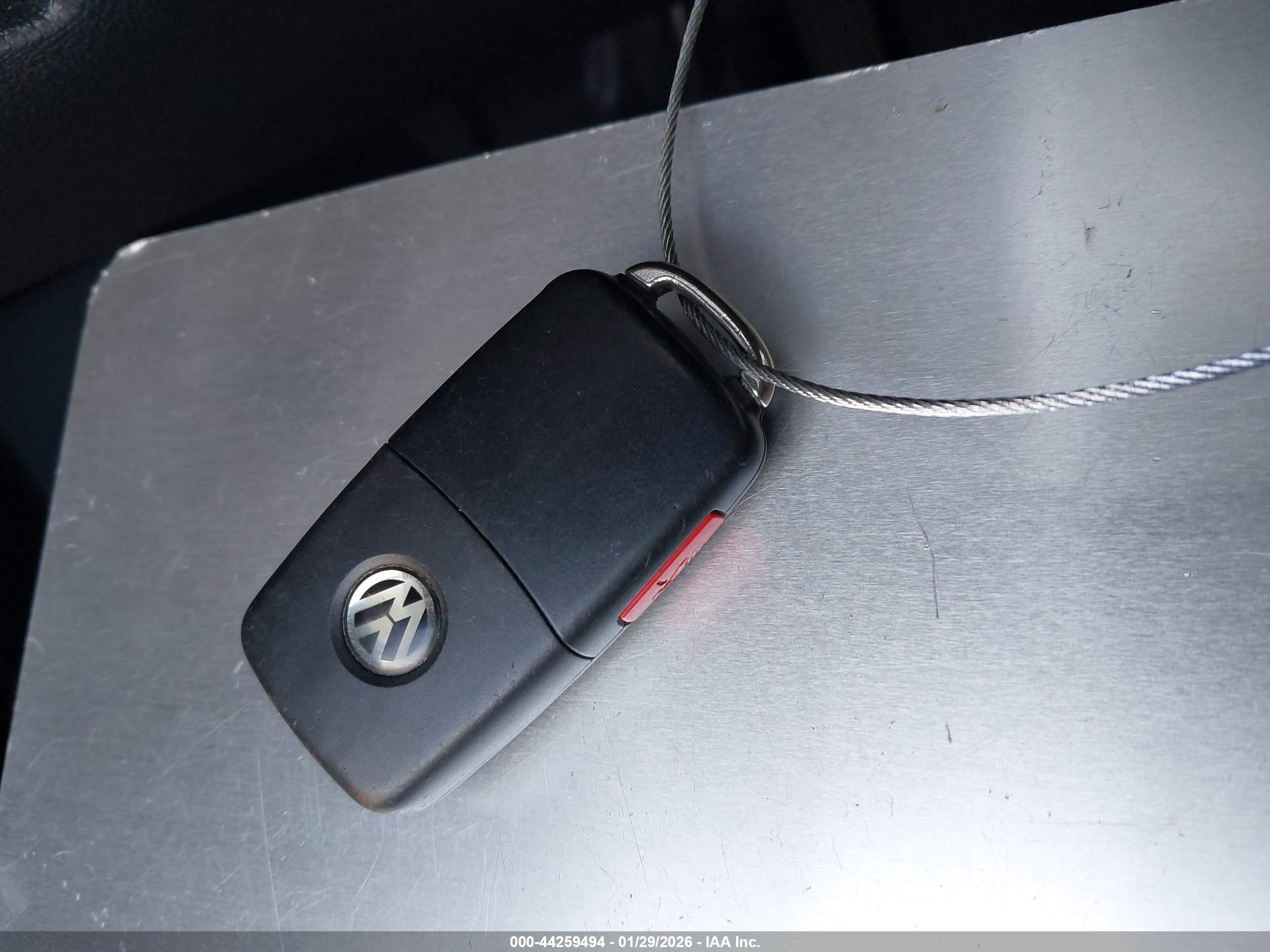 VOLKSWAGEN TIGUAN image 11