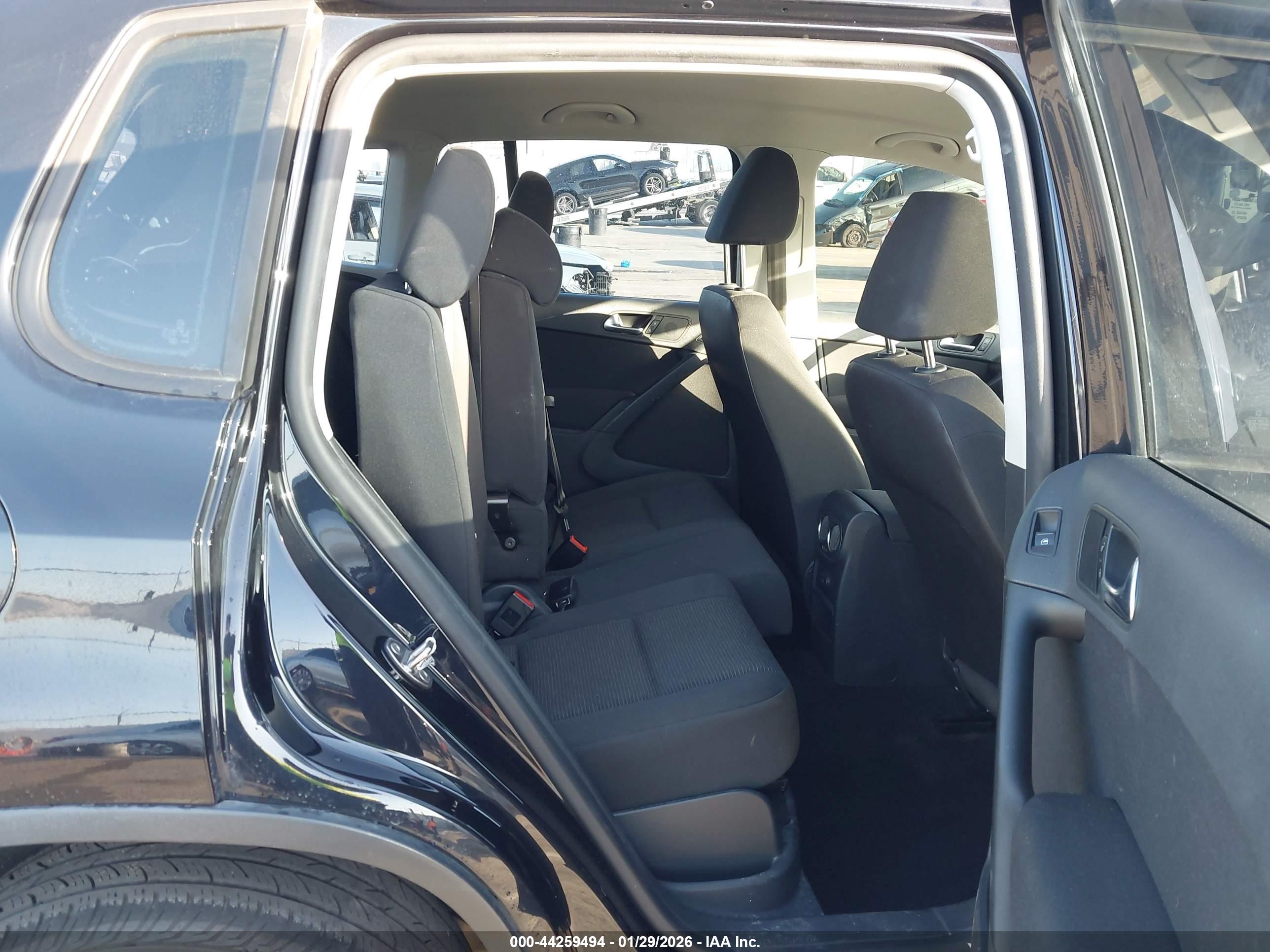 VOLKSWAGEN TIGUAN image 8