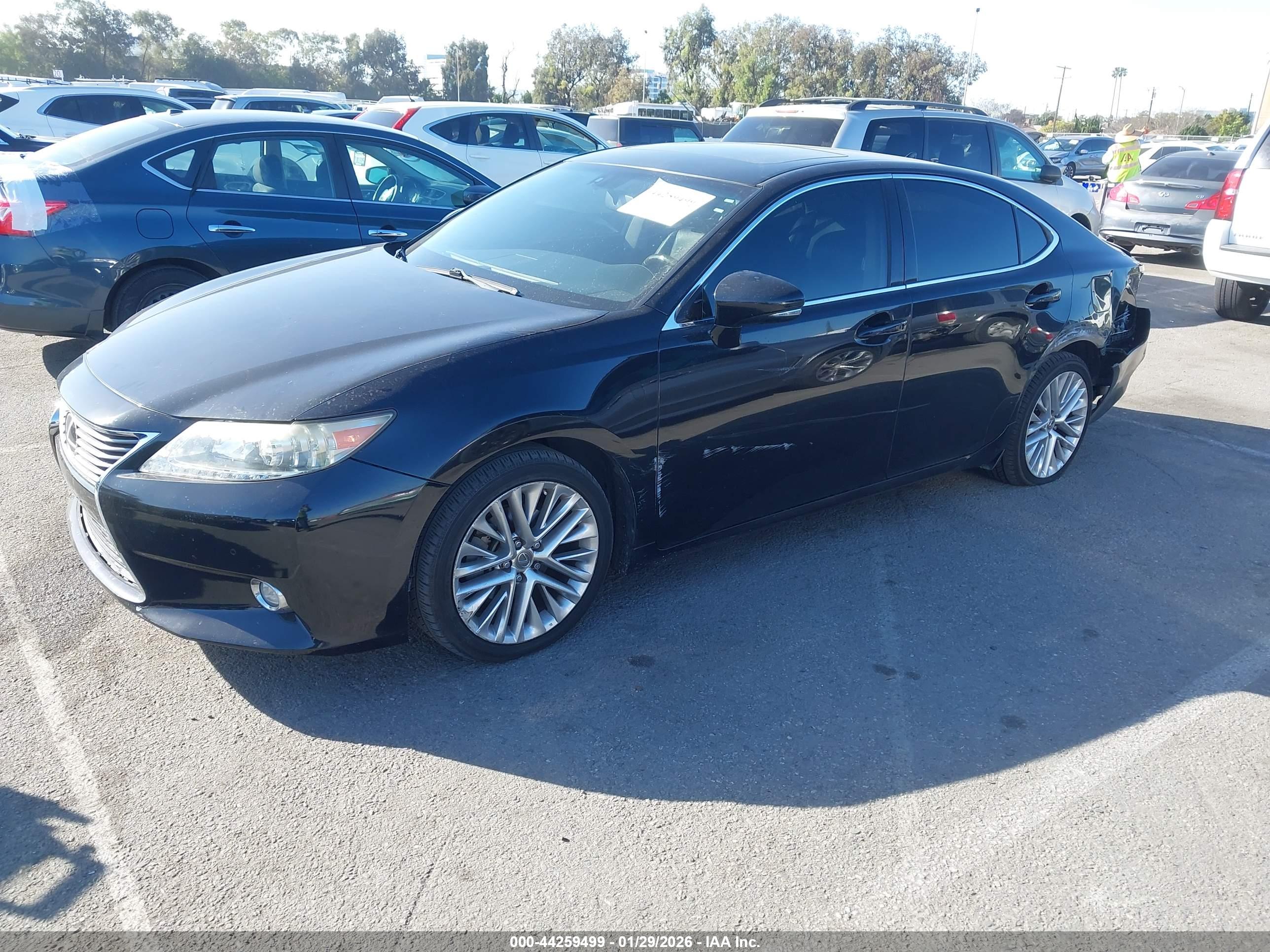 LEXUS ES image 2