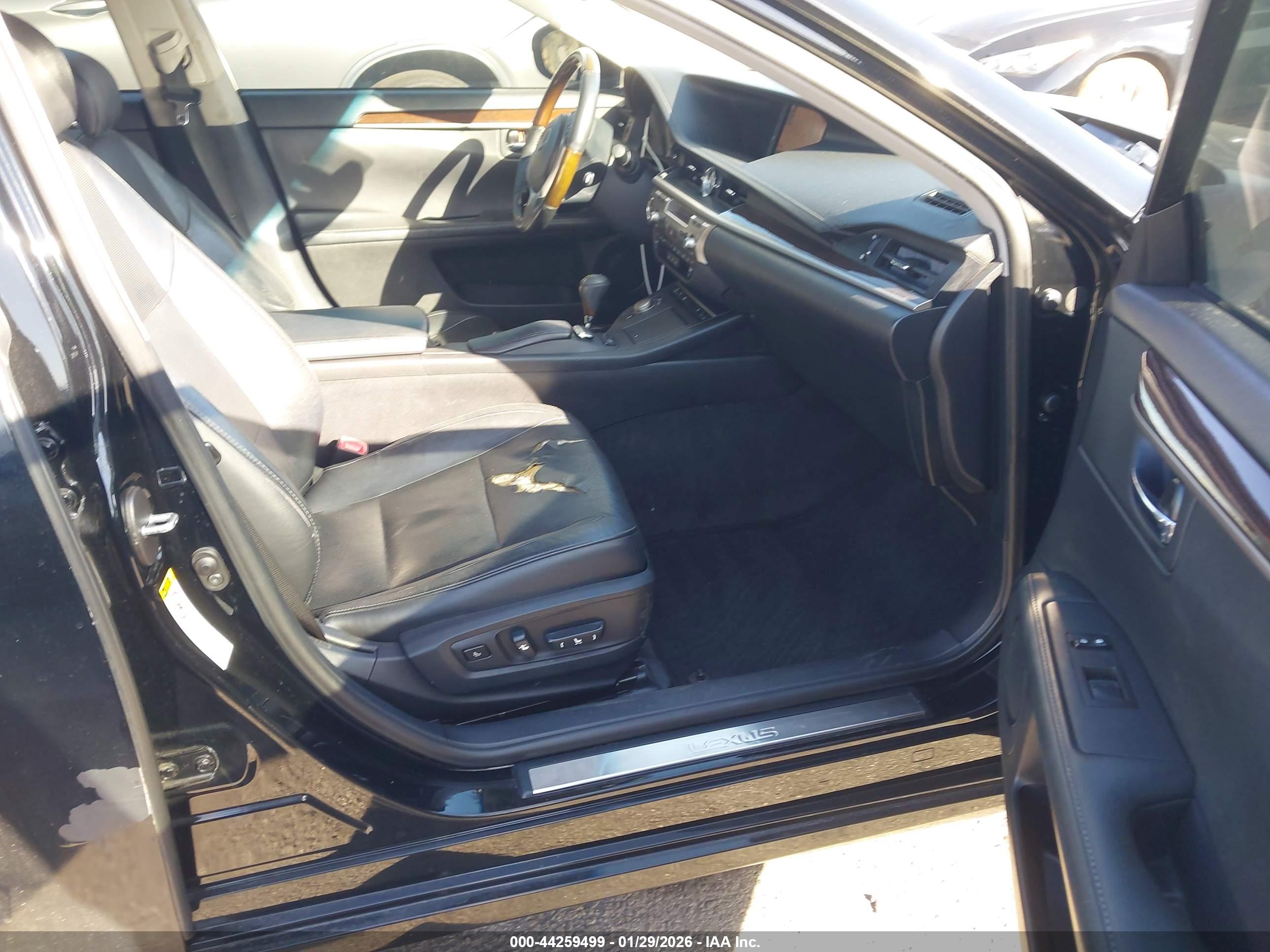 LEXUS ES image 5