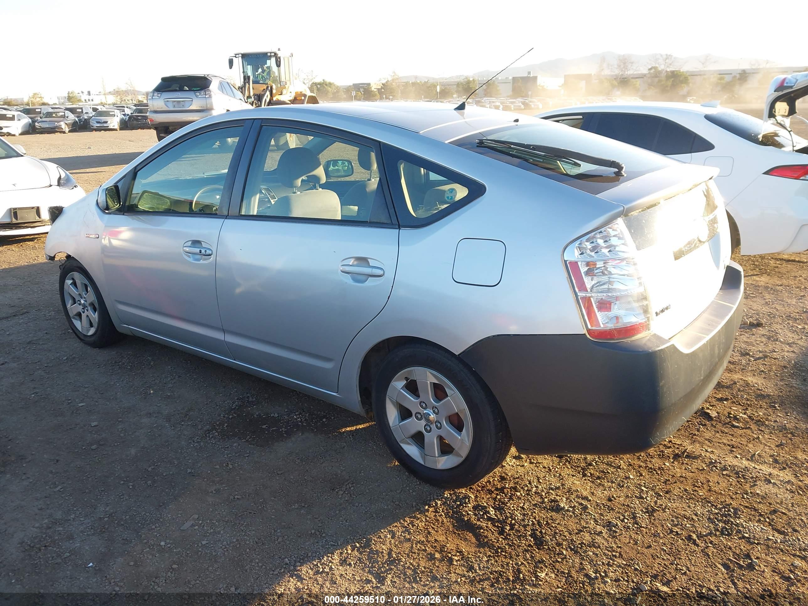 TOYOTA PRIUS image 3