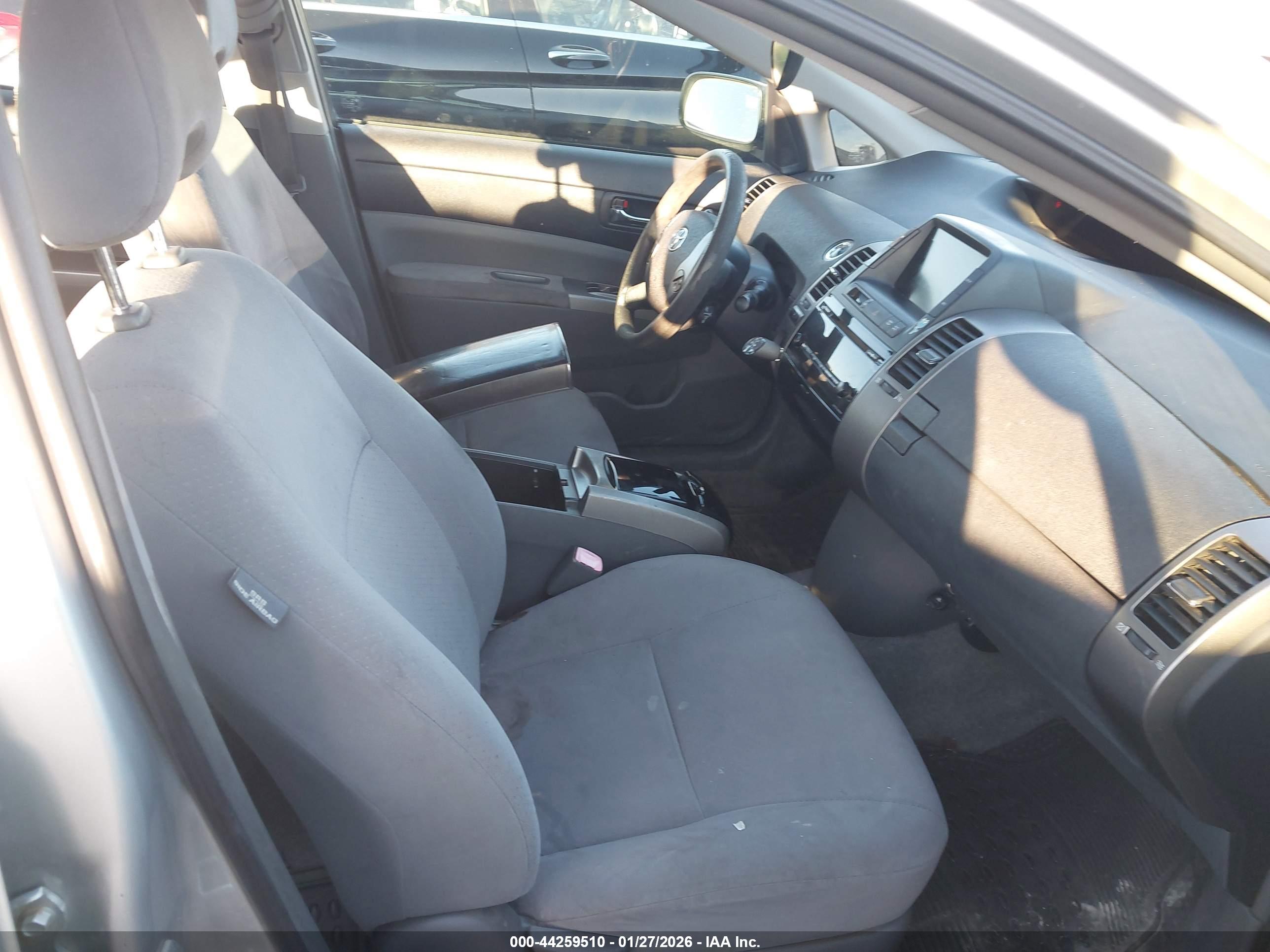 TOYOTA PRIUS image 5